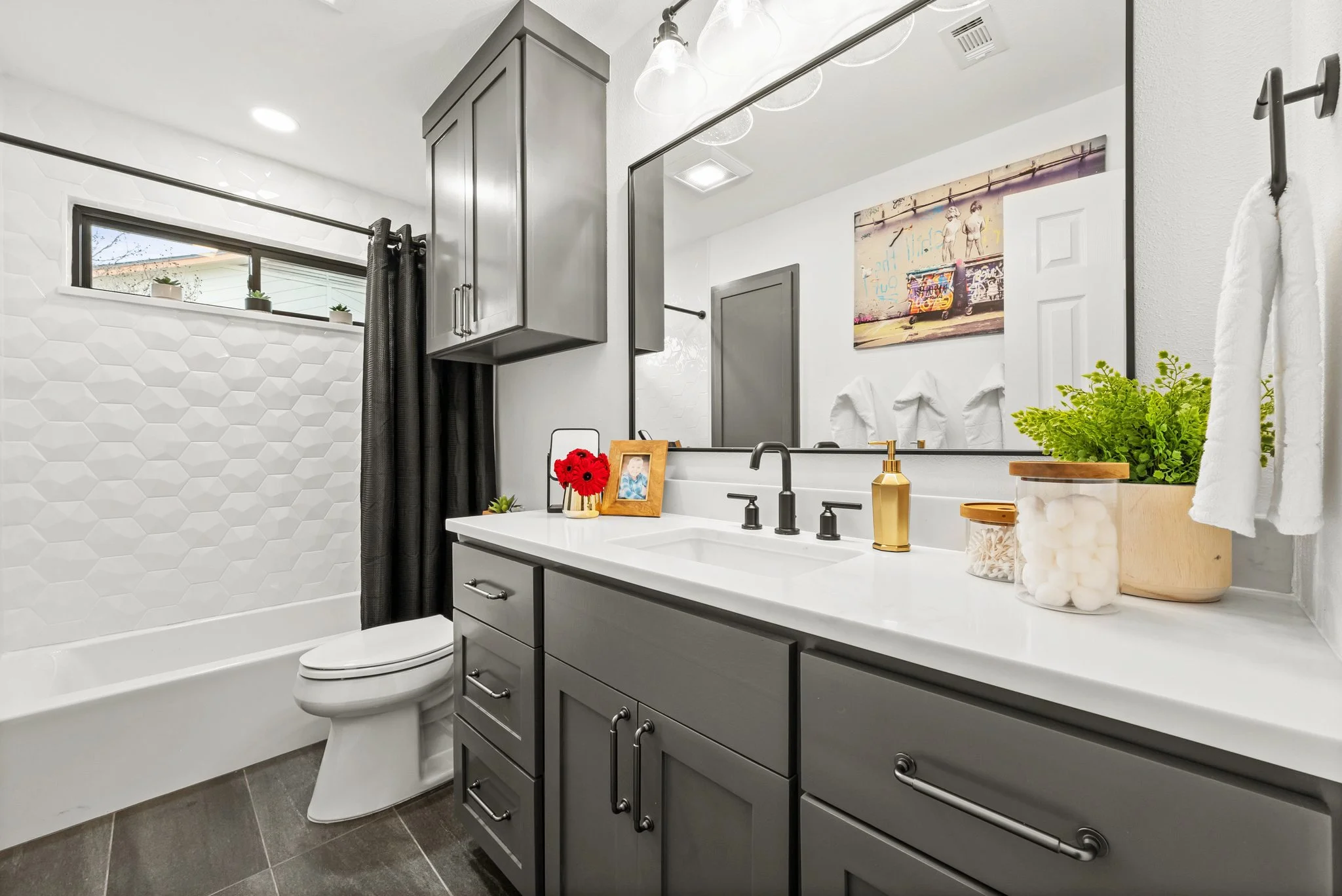 17-web-or-mls-1402-w-creek-loop copy.jpg