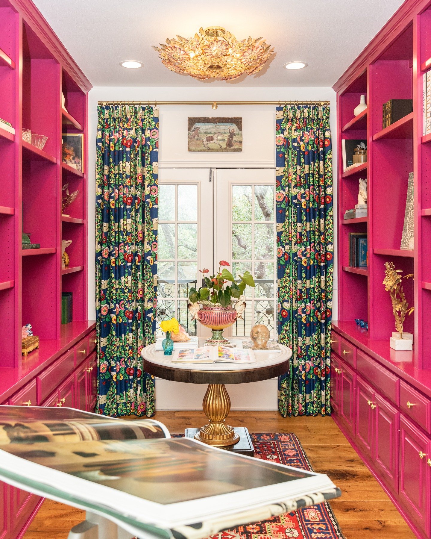 A study in color and contrast.

Saturated cabinetry paired with layered pattern and collected objects ~ designed to feel bold, balanced, and highly intentional.

Austin, Texas | Custom Home