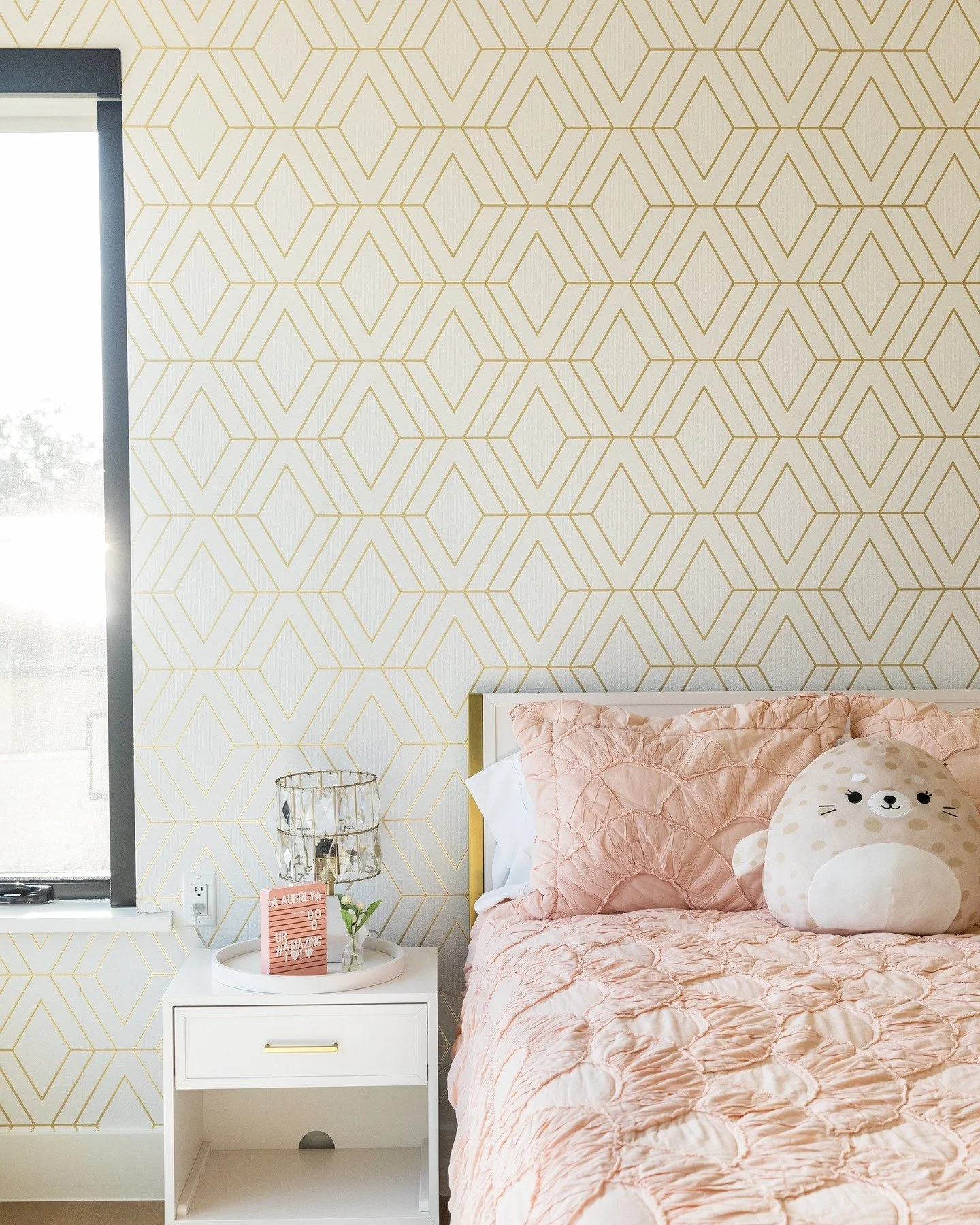 Wallpaper Wednesday.

Soft tones, tailored lines, and a pattern that brings just the right amount of movement.

Designed to grow with the space.

Austin, Texas | Custom Home