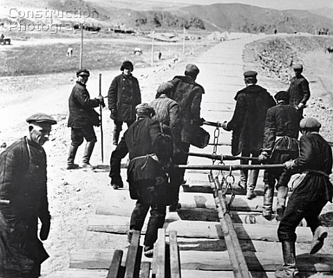 In contrast to the US where mechanisation was driven by high wages and restrictive labour practices, in the Soviet Union, labour was cheap and plentiful but capital was scarce.