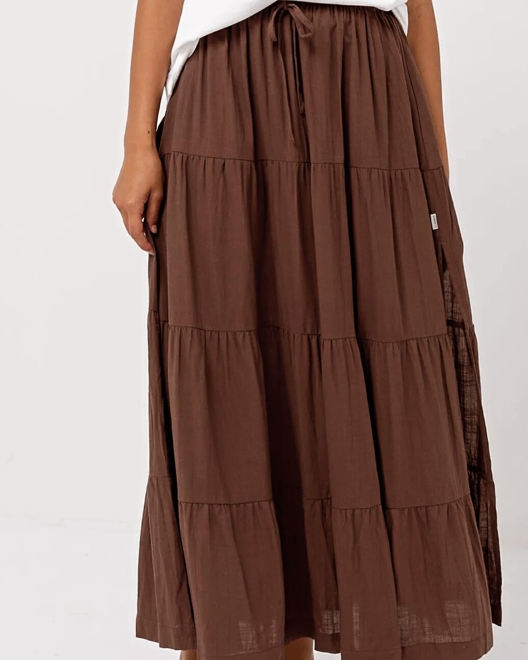 Brown happens to be one of my favourite colours to wear. Looking forward to the summer sun, swimming in the ocean, wearing sandals and this flowing skirt.