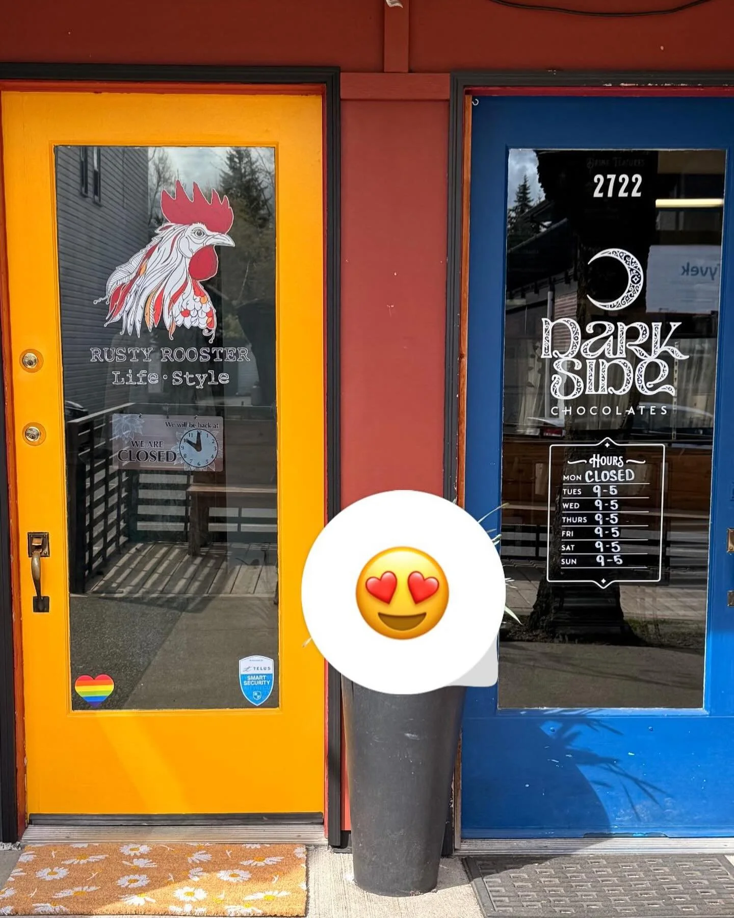 Rusty Rooster got a spring spuce up 🌼 #yellowisthenewblack #yellowismyhappycolor #lovecumberland #happyspring🌸 #shoplocalcomoxvalley