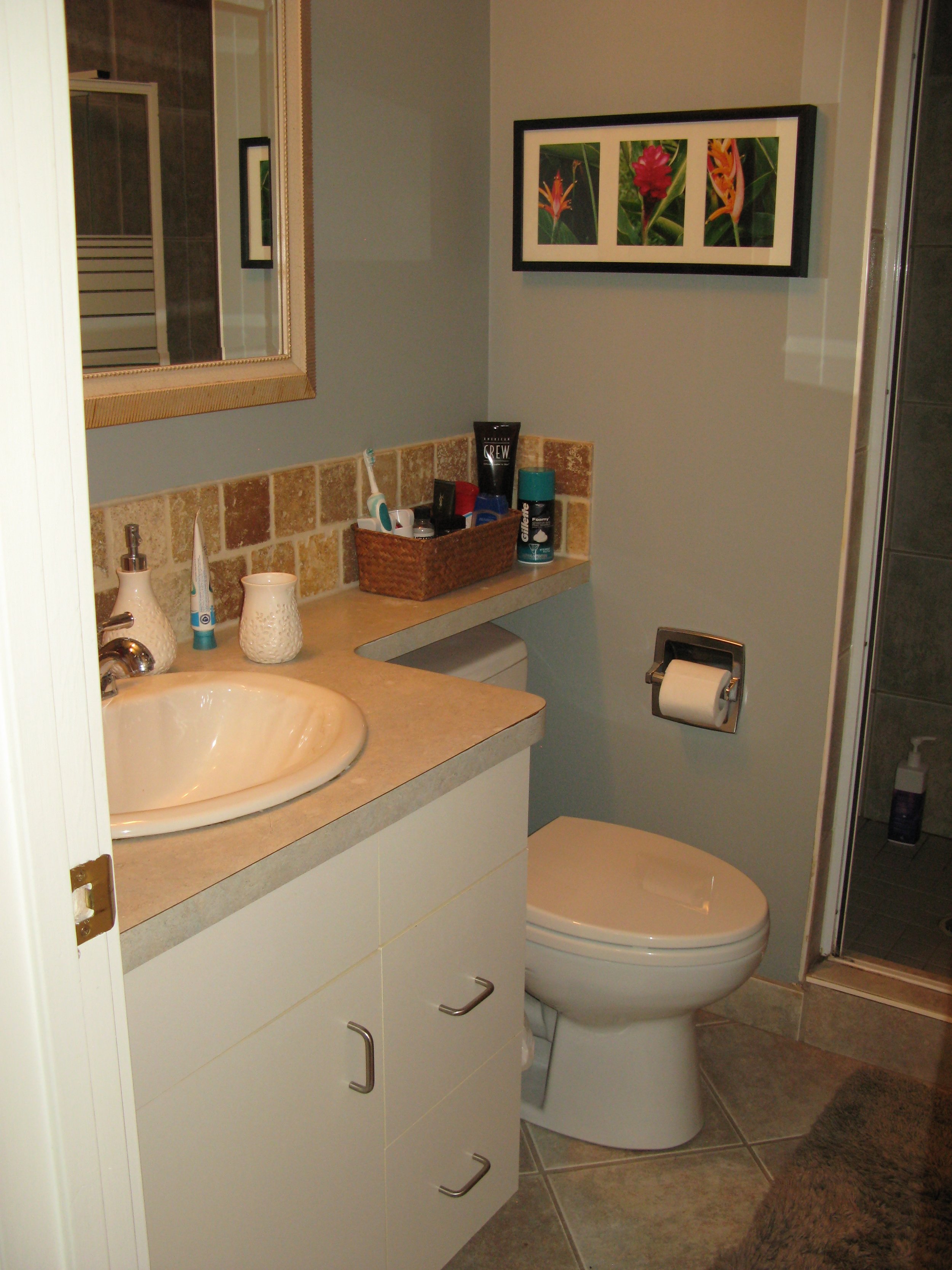 bathroom before (home 3)