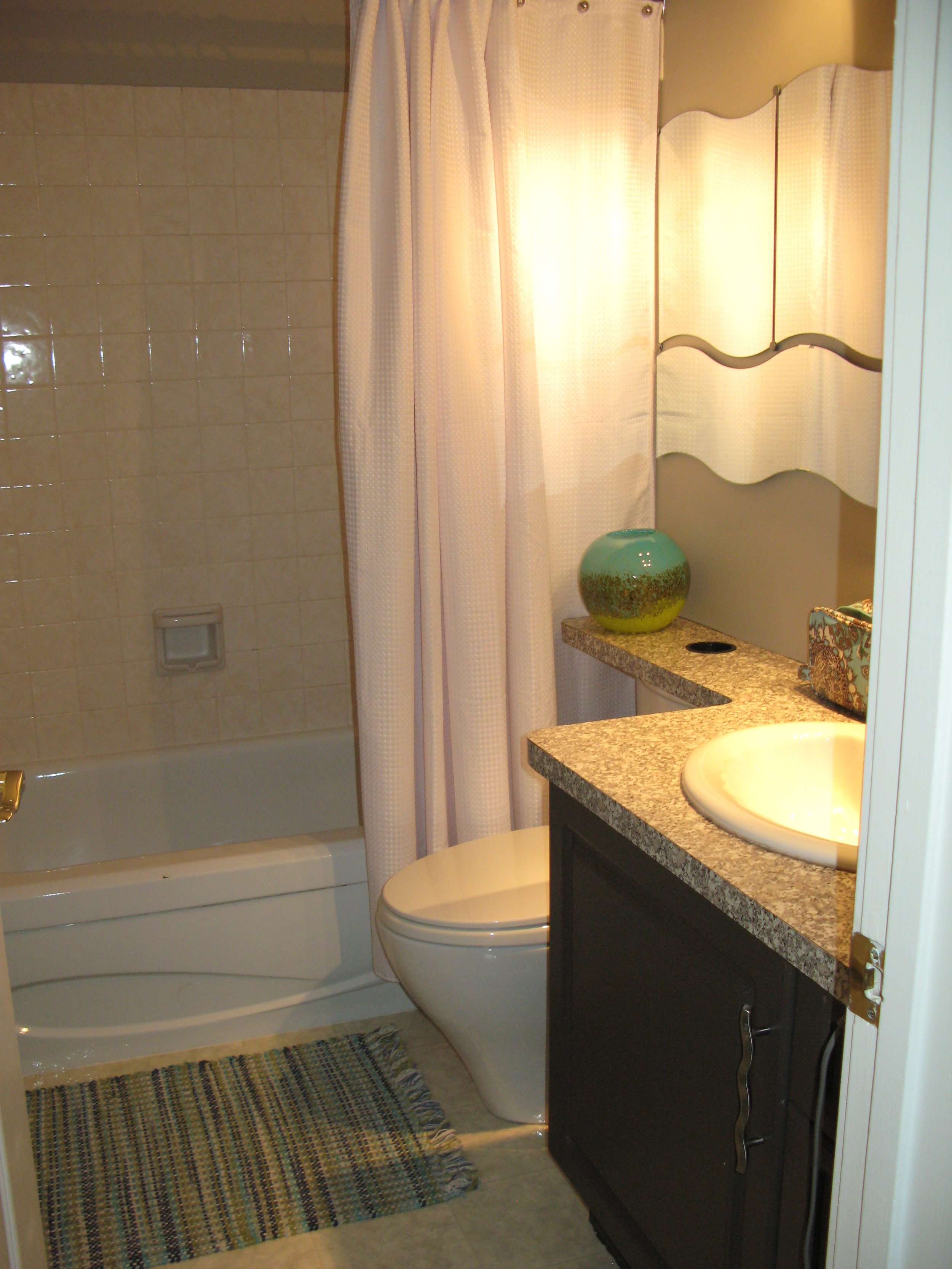 bathroom before (home 3)