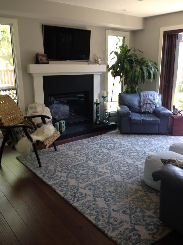 family room before (home 1)