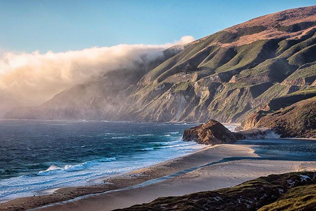 I had a great time down in Big Sur this weekend, checking out the usual sights. The fog rolled out by the afternoon and rolled back in the early evening when we were headed home, creating these wonderful moody scenes.