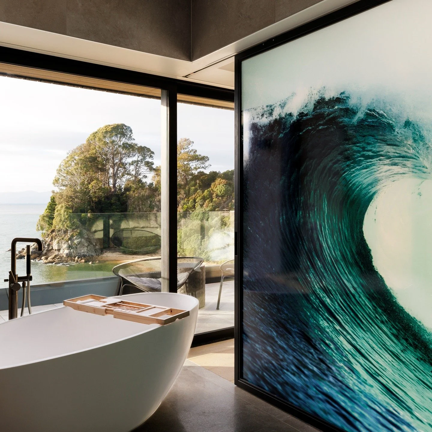 The waves are on! We are stoked with the result of this feature sliding door between bedroom and ensuite in this recently completed holiday home.

#architecture #interiordesign #nzarchitects #wave #holidayhome 

📸 @virginiawoolfphotography 
🔨 J Lew