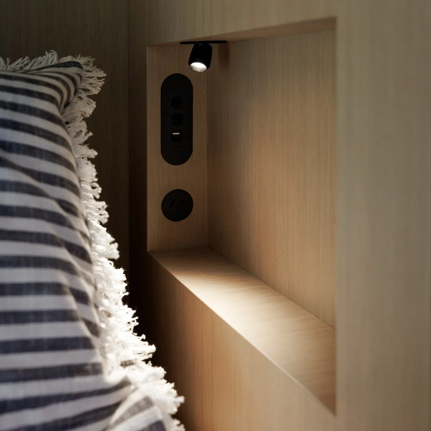 More in our 'detail' series - these reading light and device charging niches are a must have in a guest bunk room.

#architecturenz #nzarchitects #holidayhome #architecture #bunkbeds #interiordesign 

📸 @virginiawoolfphotography 
🚪 @ruby_bay_joiner