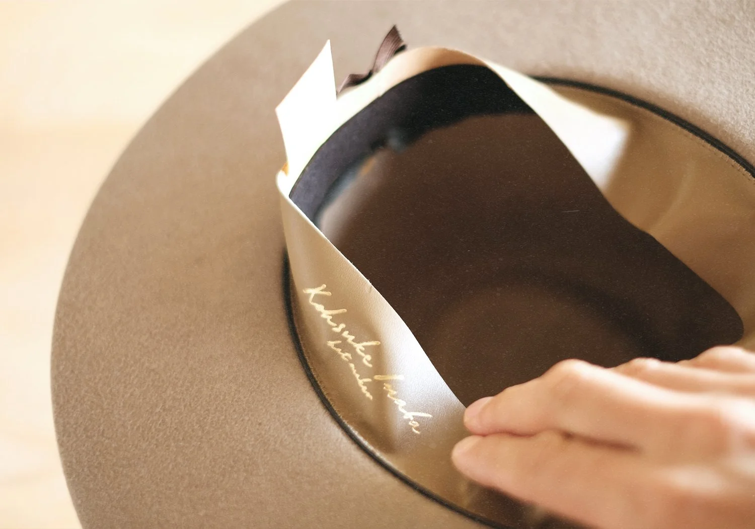 ウールフェルトハットのサイズ調整について