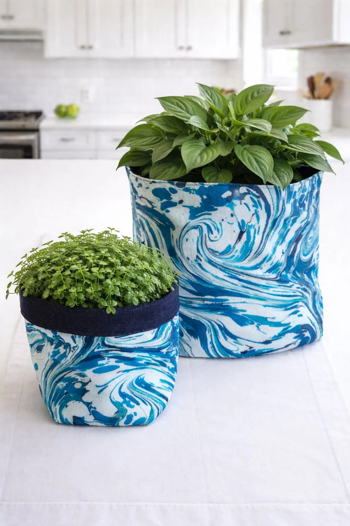 Handmade marbled fabrics and artisan home decor designed in Florence, Italy. Original paper marbling transformed into custom textiles.