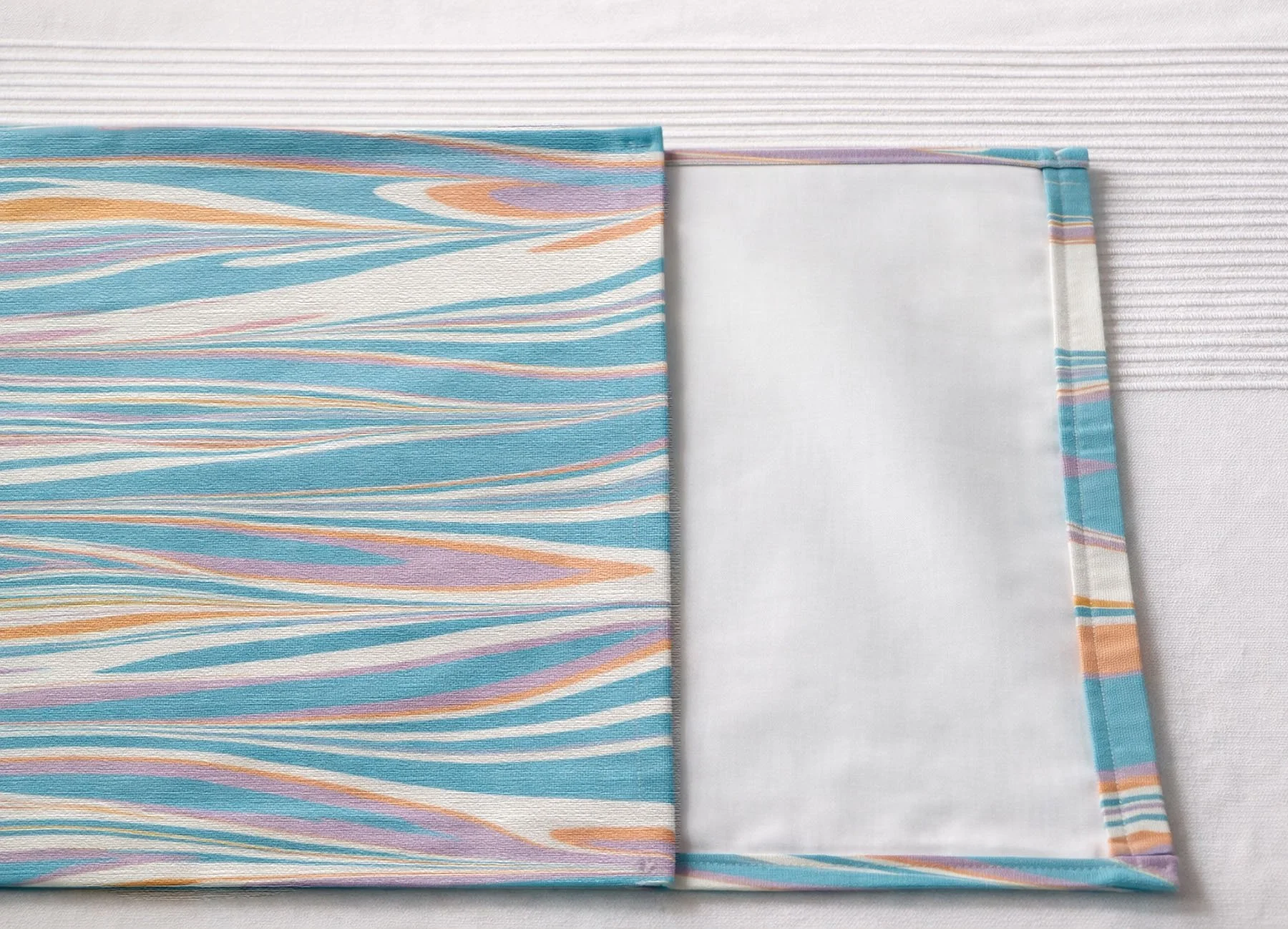 modern handgemaakt tafeltextiel uit Italië duurzaam hedendaags design voor minimalistische interieurs