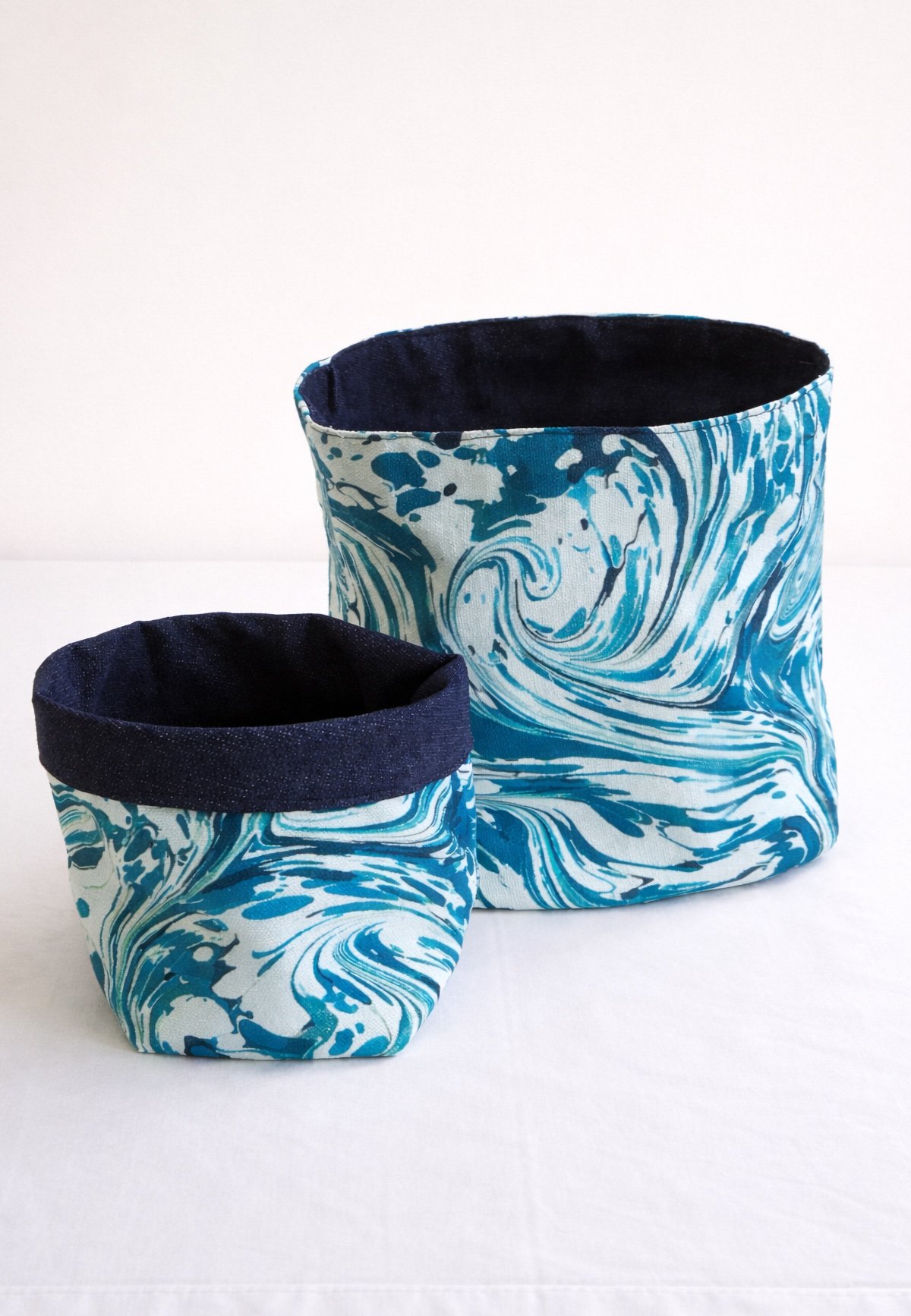 Handmade marbled cotton canvas placemats in indigo and teal, artisan table decor made in Florence, Italy