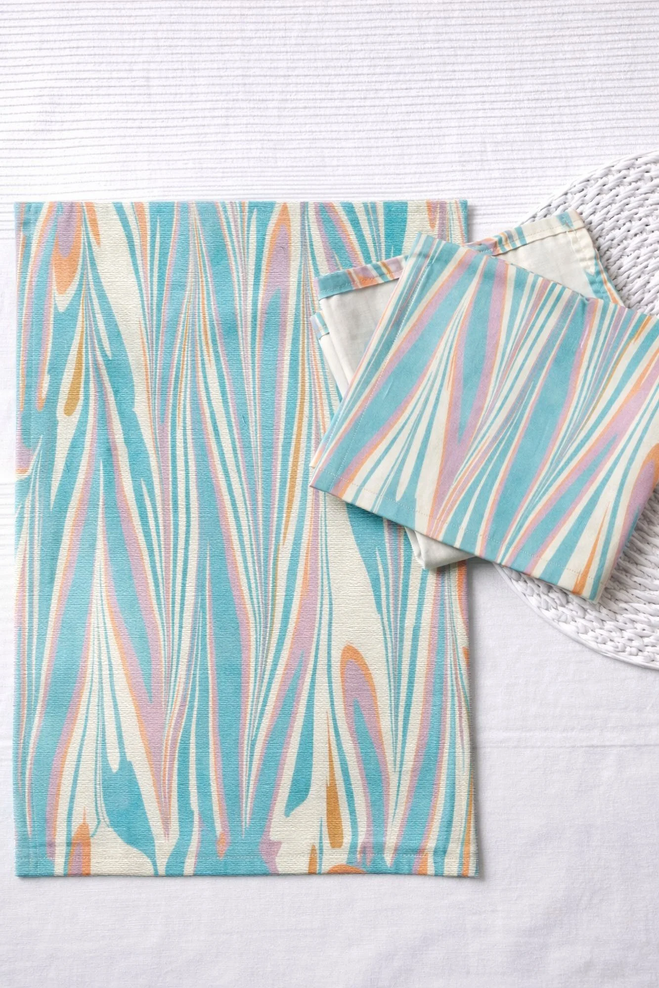 Tischdeko modern. modern table decor from italy. sustainable fabrics for table linens handmade