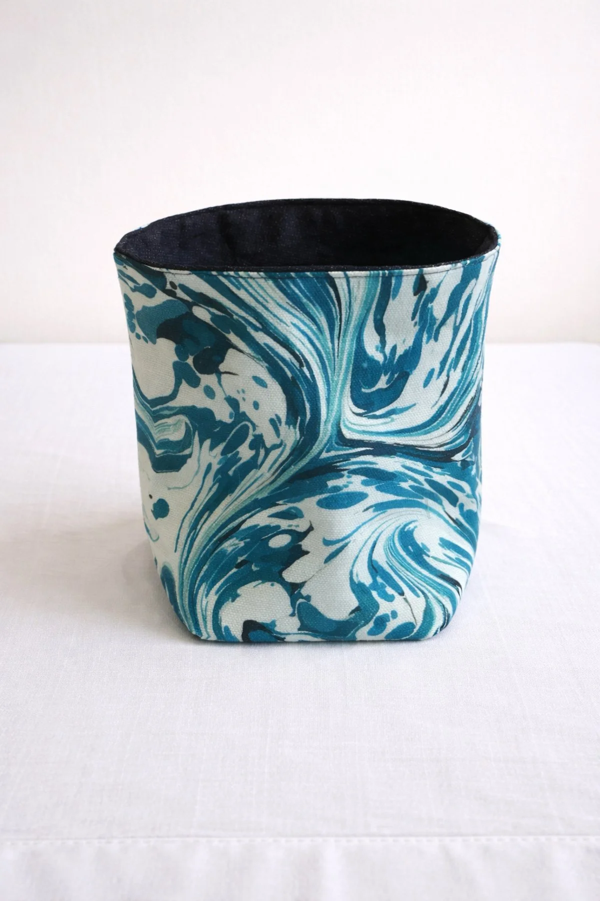 Shop handmade marbled fabric table decor and home accessories. Artisan cotton canvas designs crafted in Florence, Italy.