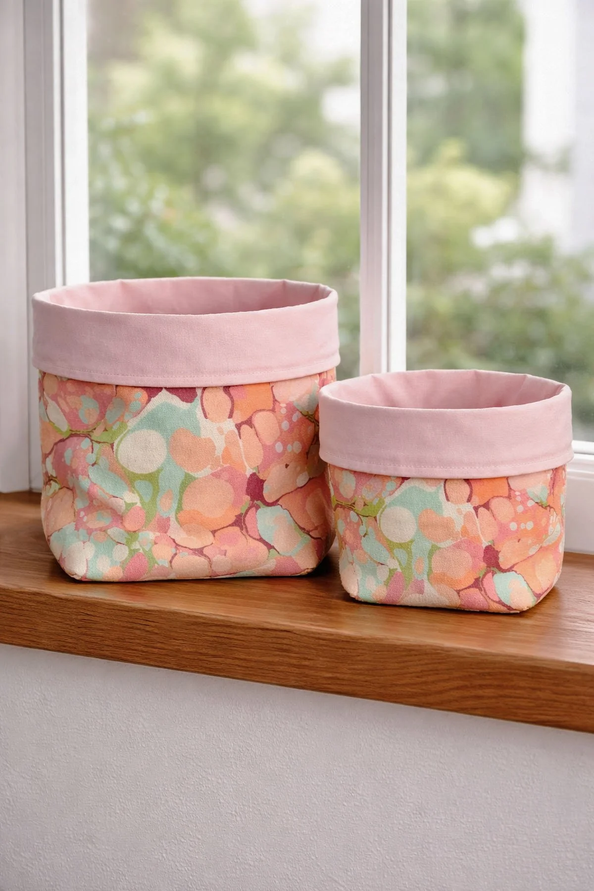 Handmade marbled fabrics and artisan home decor designed in Florence, Italy. Original paper marbling transformed into custom textiles.