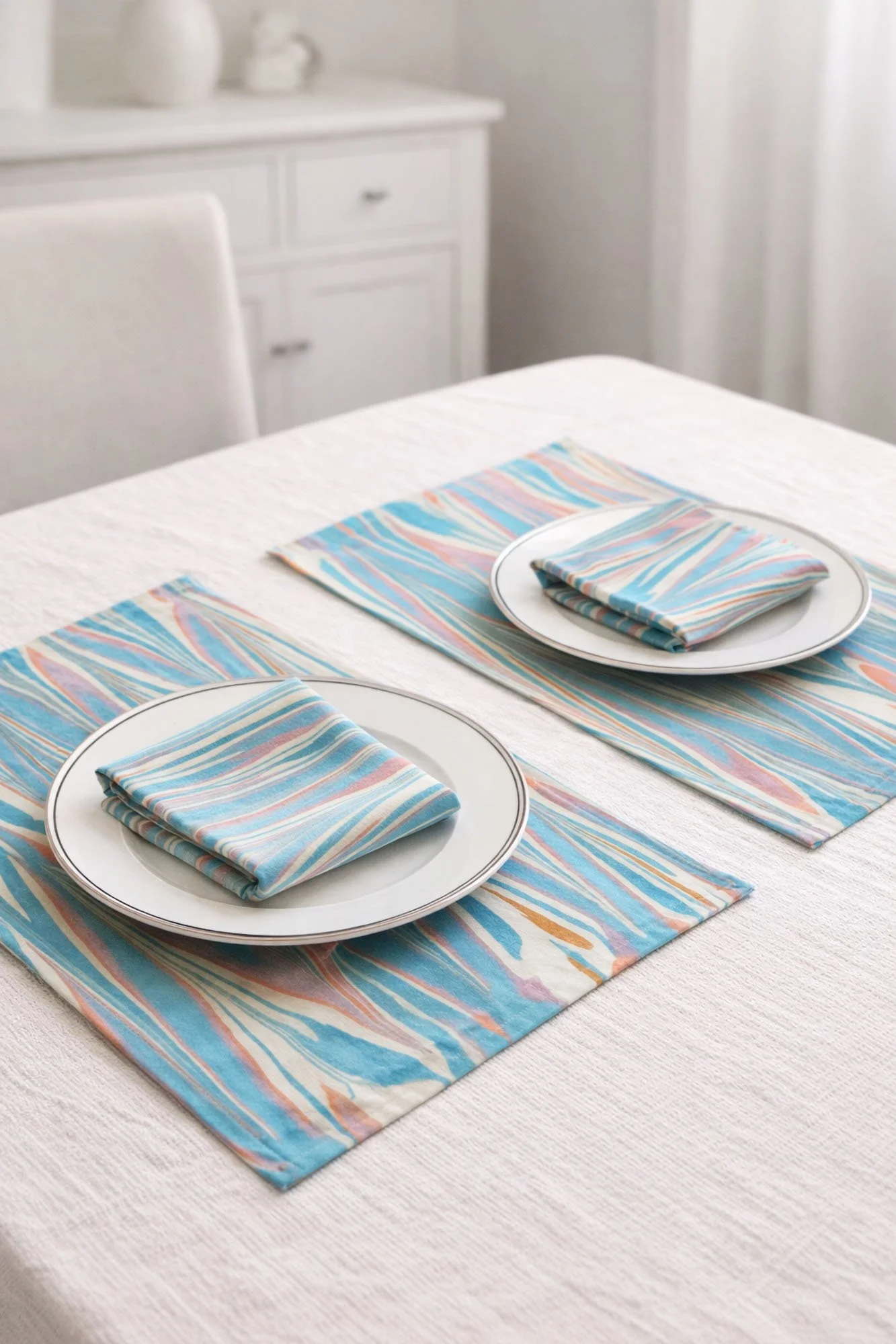 moderne handgefertigte Tischwäsche aus Italien nachhaltiges zeitgenössisches Design für minimalistische Wohnräume