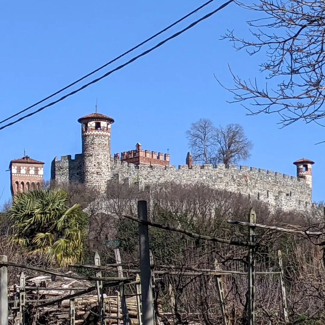 Pavone Canavese: the Castle

It is one of the most beautiful Italian monuments and is considered one of the most scenic and fairytale castles in the world.&nbsp;Within the historic and mighty walls, the wonderful Noble Courtyard with the suggestive W