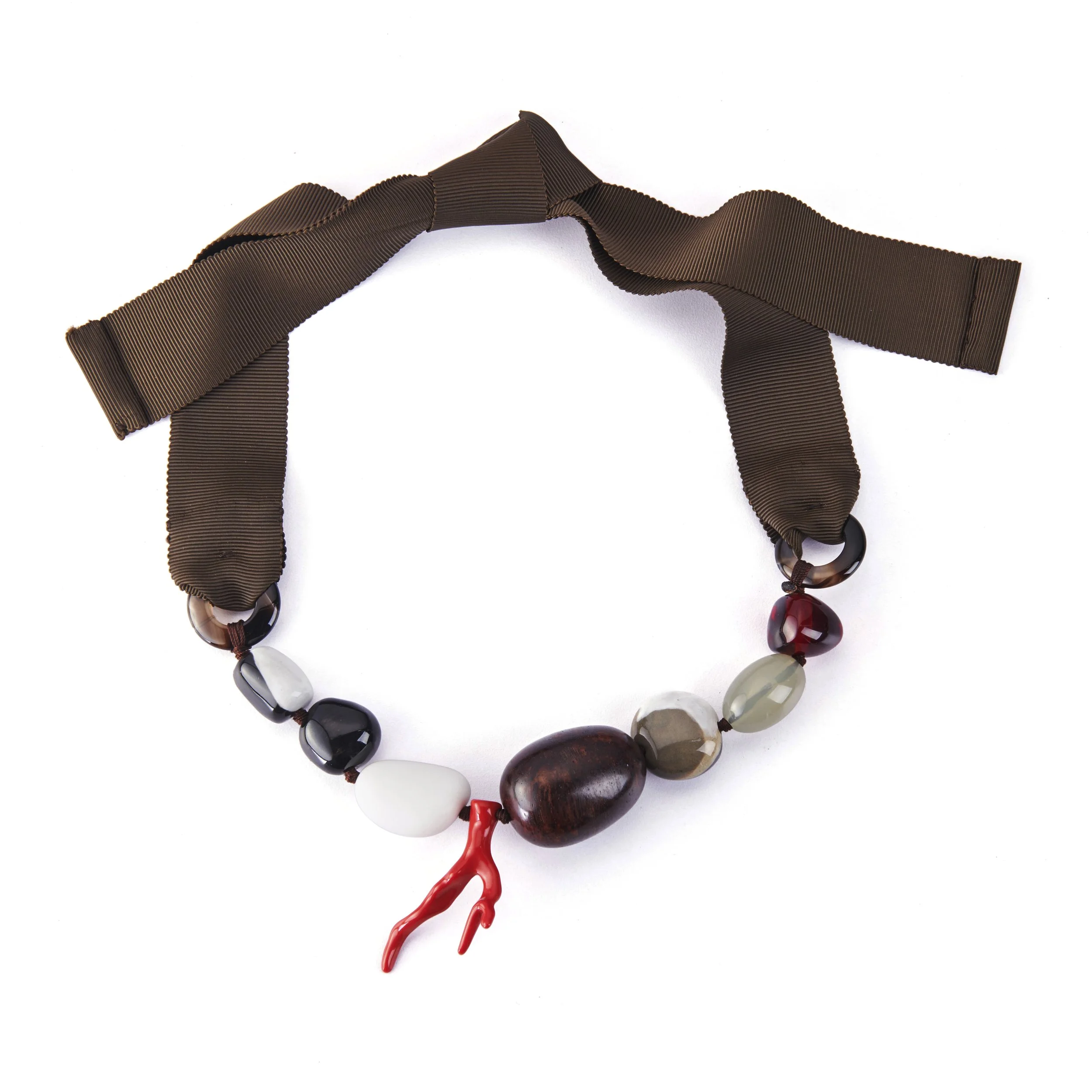 NECKLACE WITH HANDMADE BEADS镶着手工珠子的项链