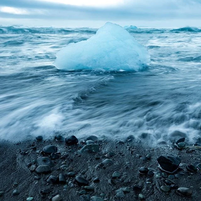 Icebergs on the beach #blacksandbeach #glacierlagoon #jokulsarlon #iceland #icelandtravels #longexposure #longexposurephotography #bbctravel #waves #beach #icebergs #canon #canon_photos #mycanon #manfrottotripod #manfrotto #wanderlust #earthcapture #