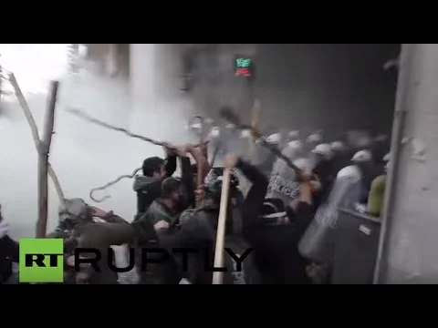 Greece: Farmers clash with police over pension reform