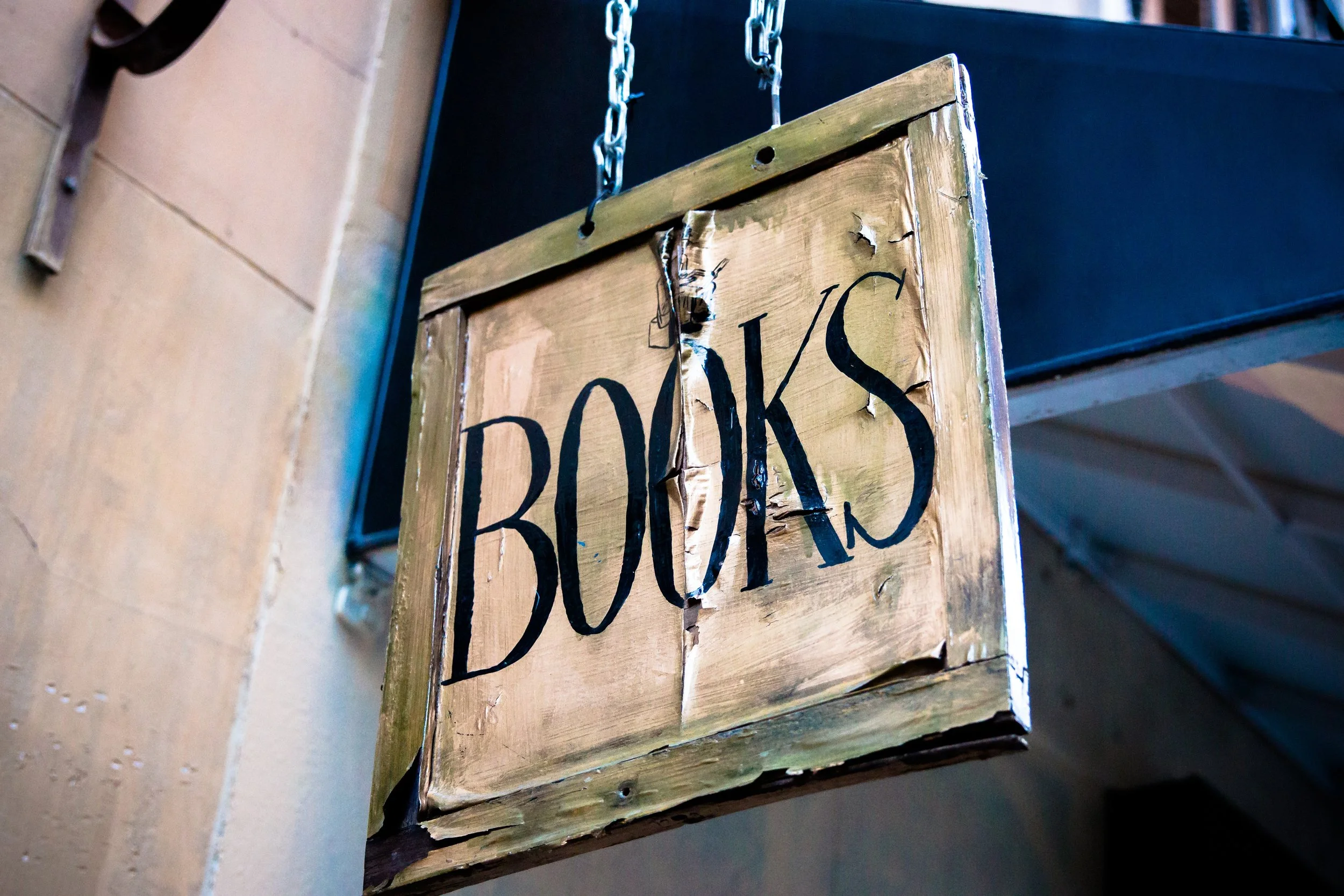 Books sign by César Viteri