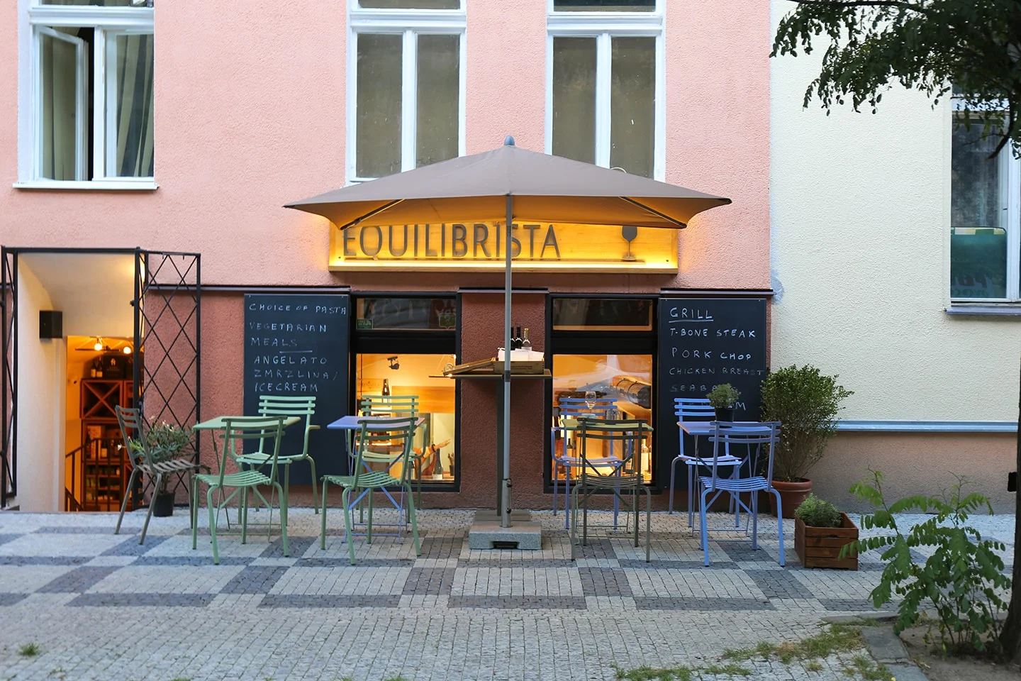 Prague Travelogue, City Walk, Things to eat Trdelnik, Airbnb