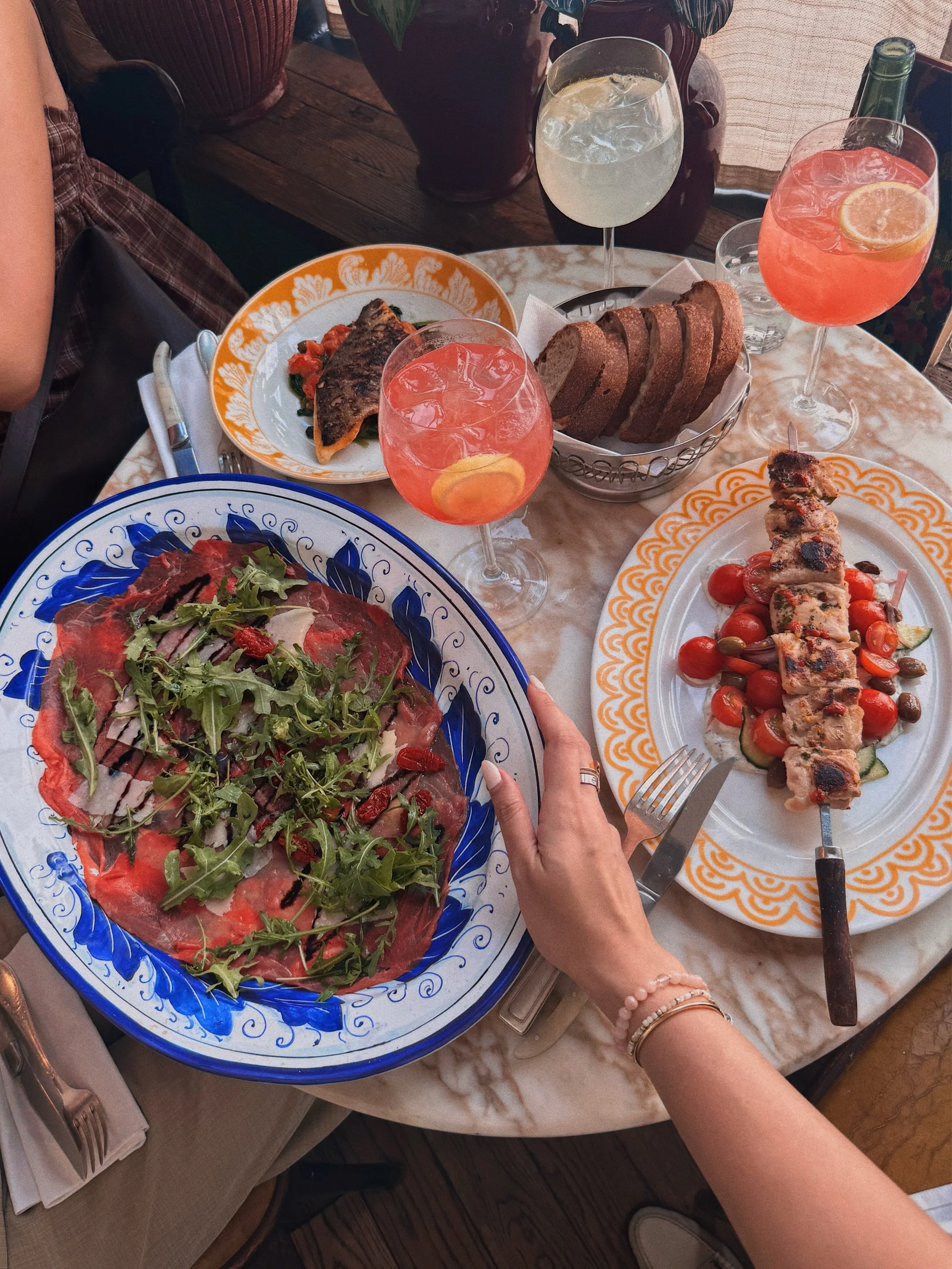 Good food = good mood 😋🤭