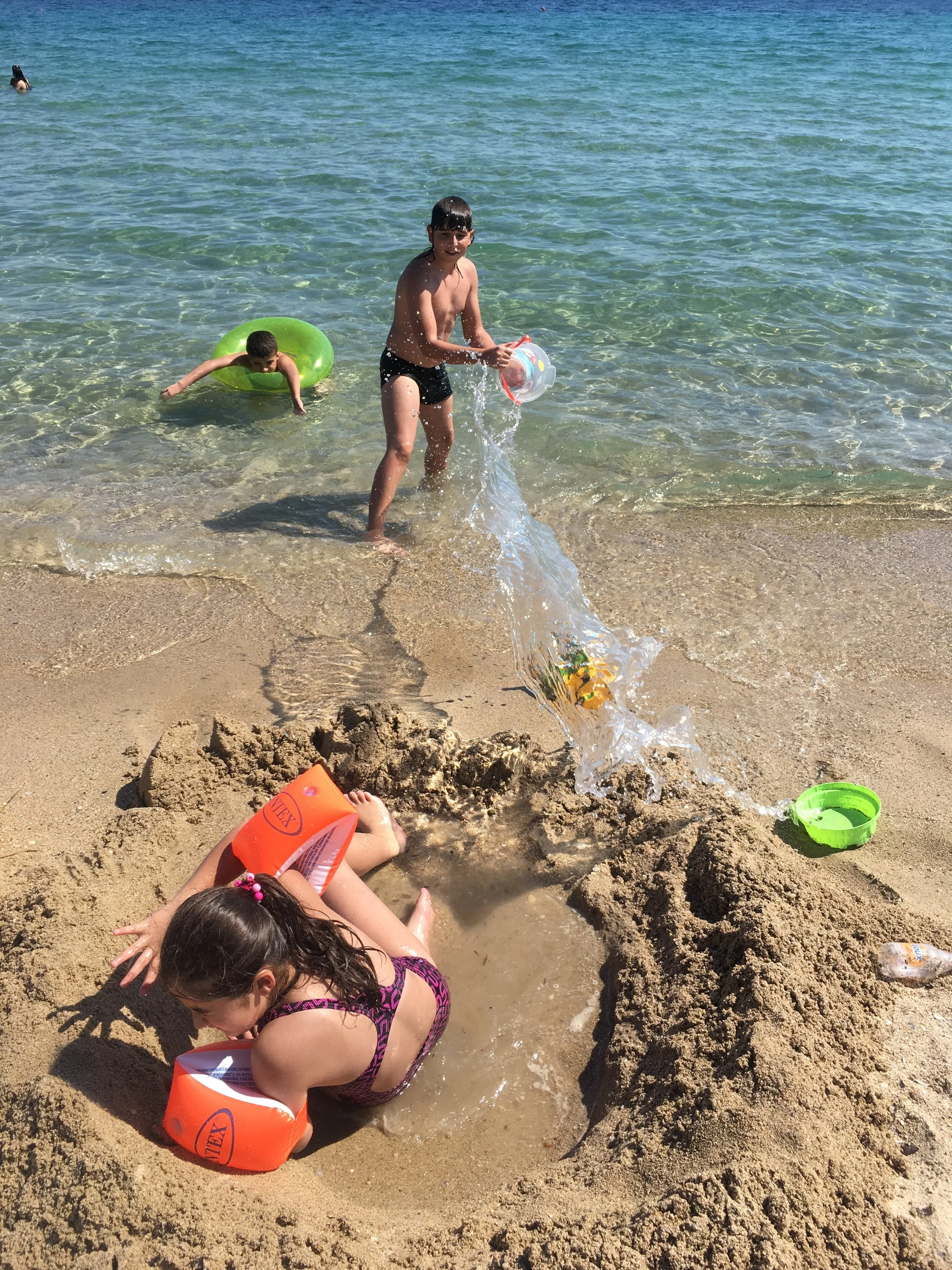 The kids usually play for a full four hours and never leave the sea. Except for water fights and sand castle building. 