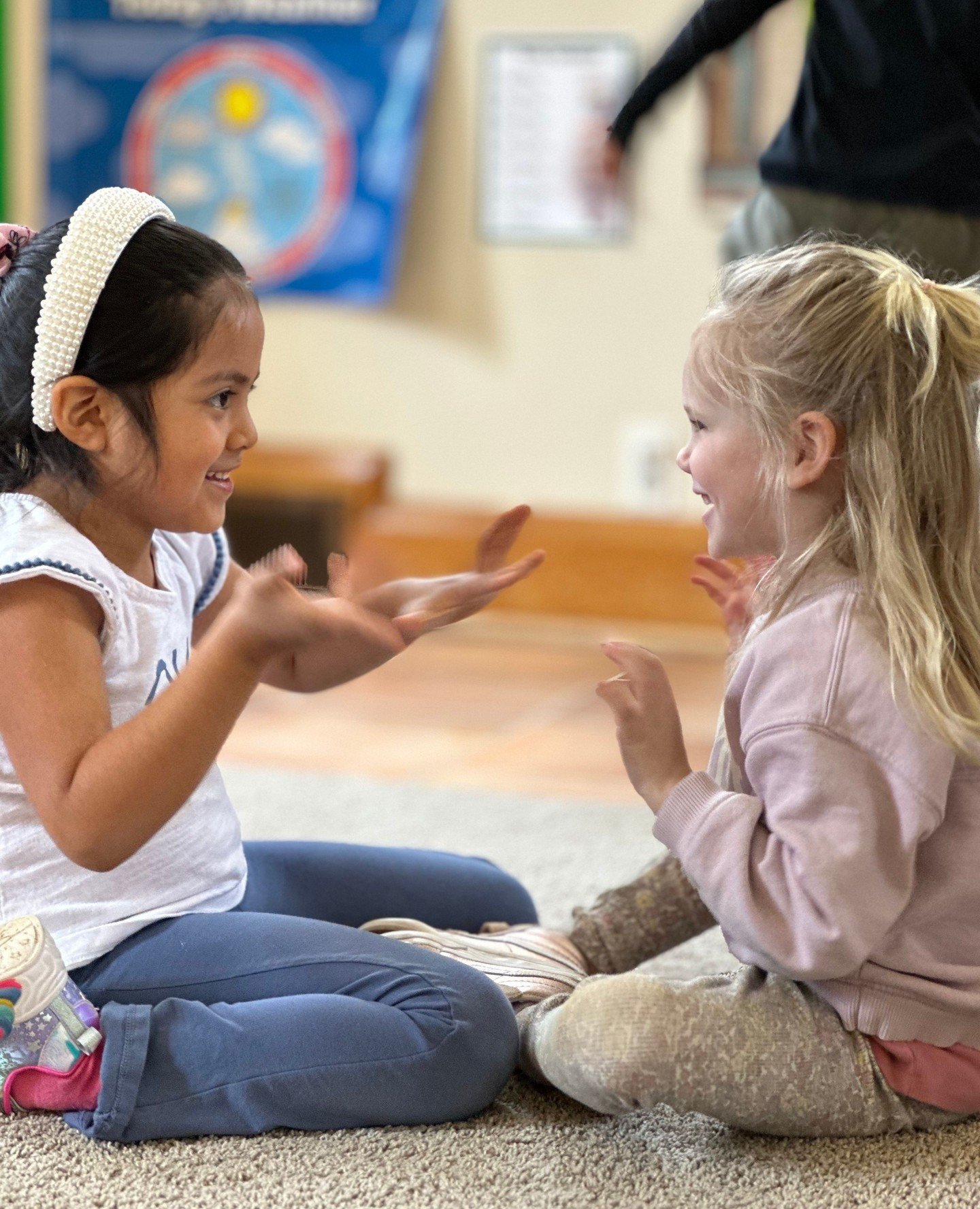 Friendships provide important emotional support for children. Through regular contact with peers, they learn to put themselves in others' shoes, engage with others, show empathy and open up about themselves.