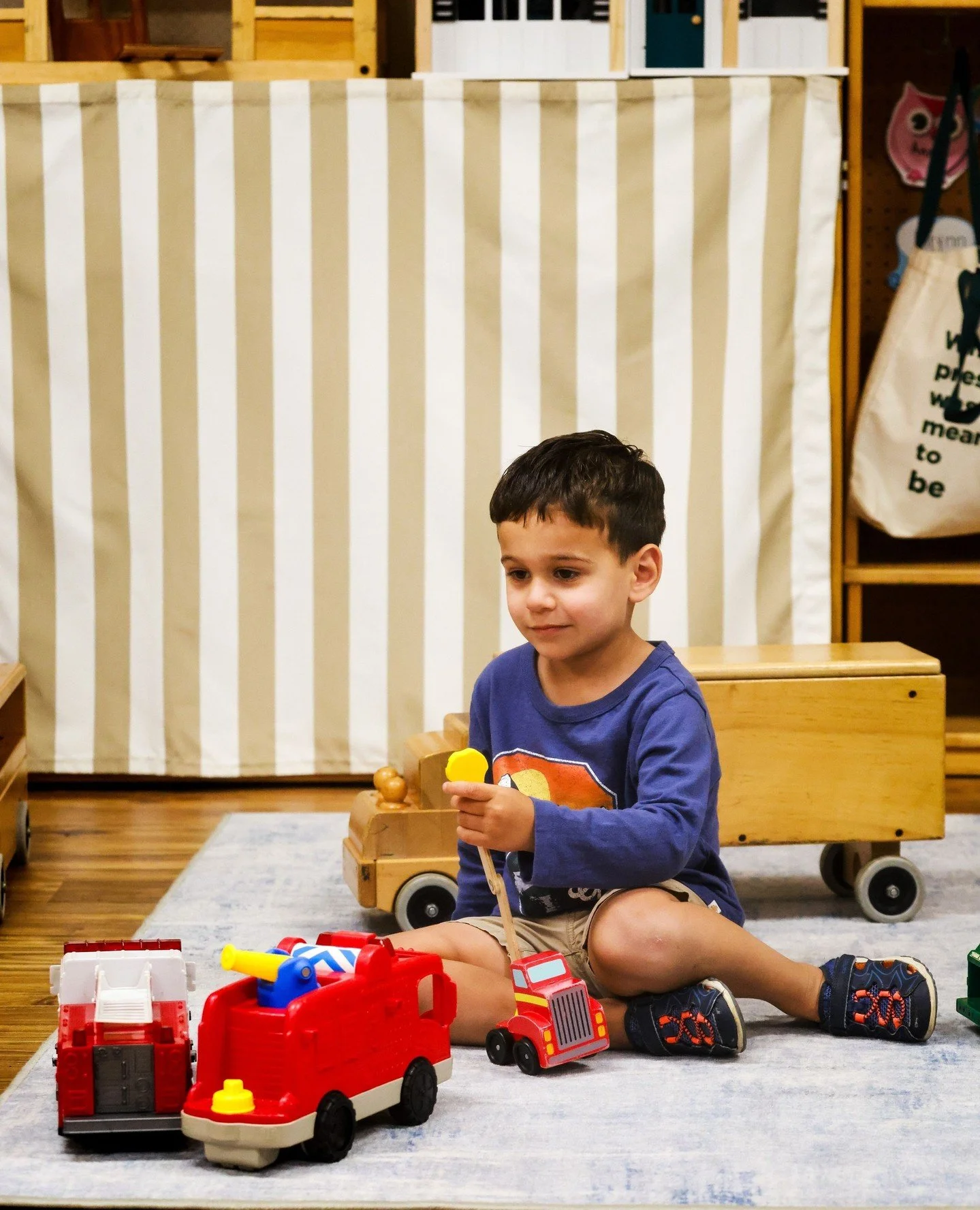 Children in the onlooker play stage have the opportunity to learn by carefully observing their surroundings and making mental notes. Through this process, they can gain insight into how to play with various toys, as well as develop a better understan