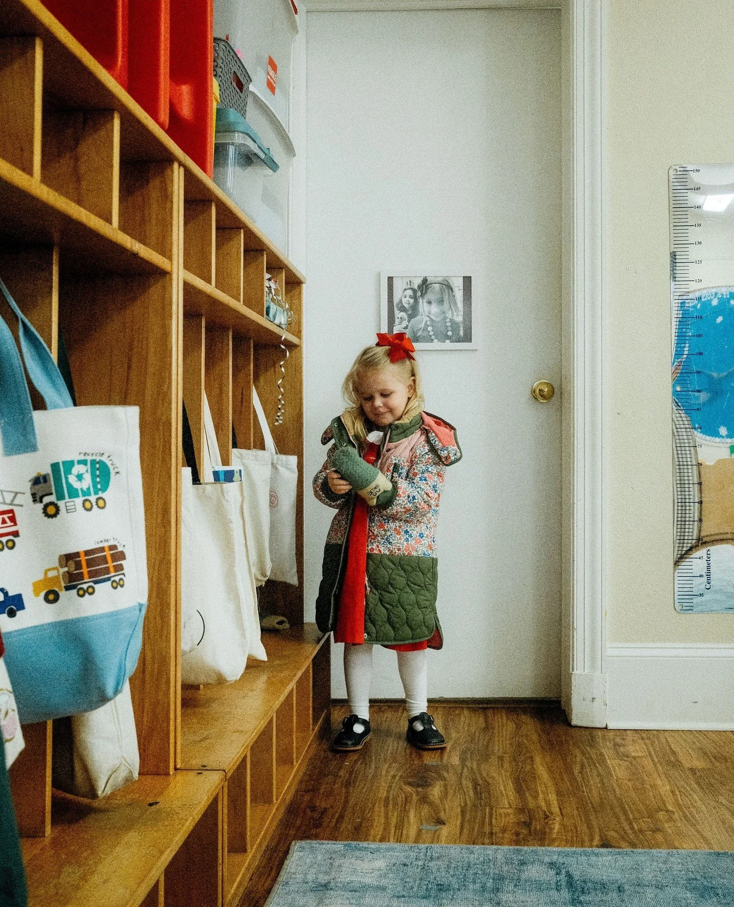 Getting used to putting on your winter clothes helps kids develop important skills, like being able to dress themselves without needing help all the time. Figuring out how to put on gloves, like which hand goes where, turning a mitten the right way, 