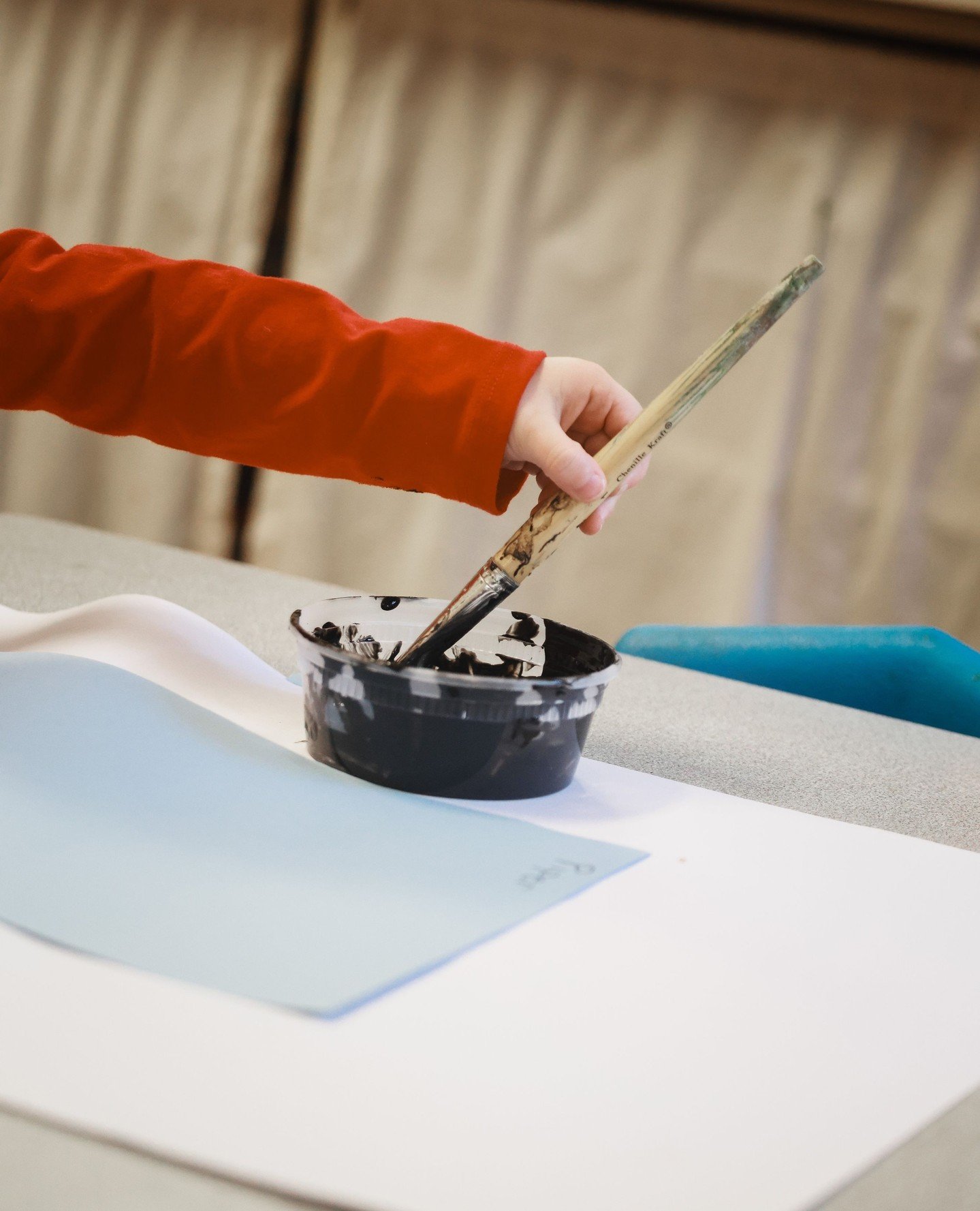 In a responsive classroom, art is about exploration rather than perfection. ⁠
Creativity flourishes when children feel encouraged to experiment and try new things.