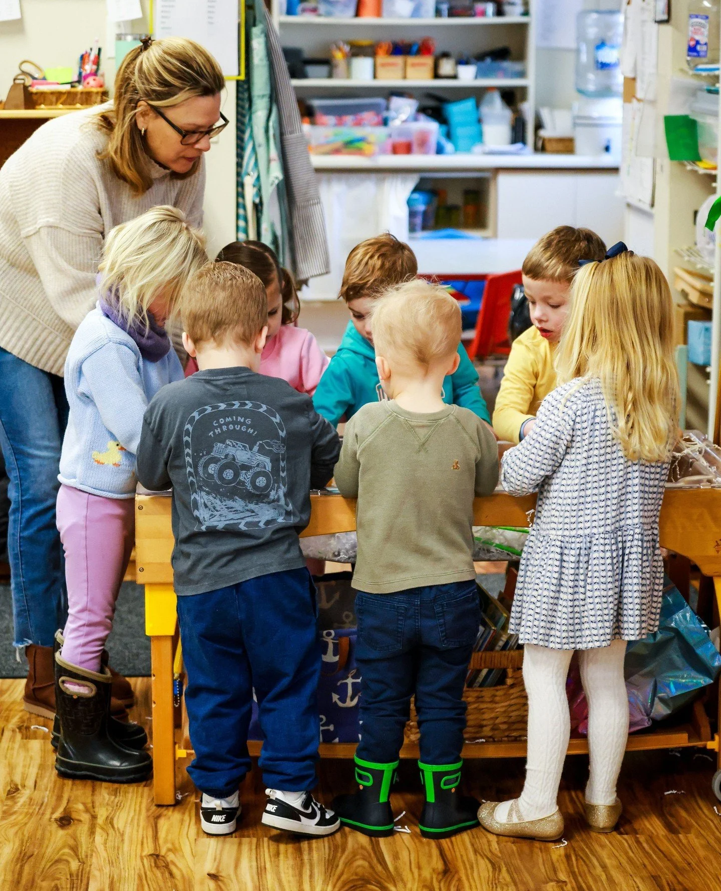 The atmosphere of our school is relaxed and encourages freedom of expression as a means to individual growth. We believe children should be free to be children, to act, choose, explore, test, investigate, react, and experiment. Hence, children grow n