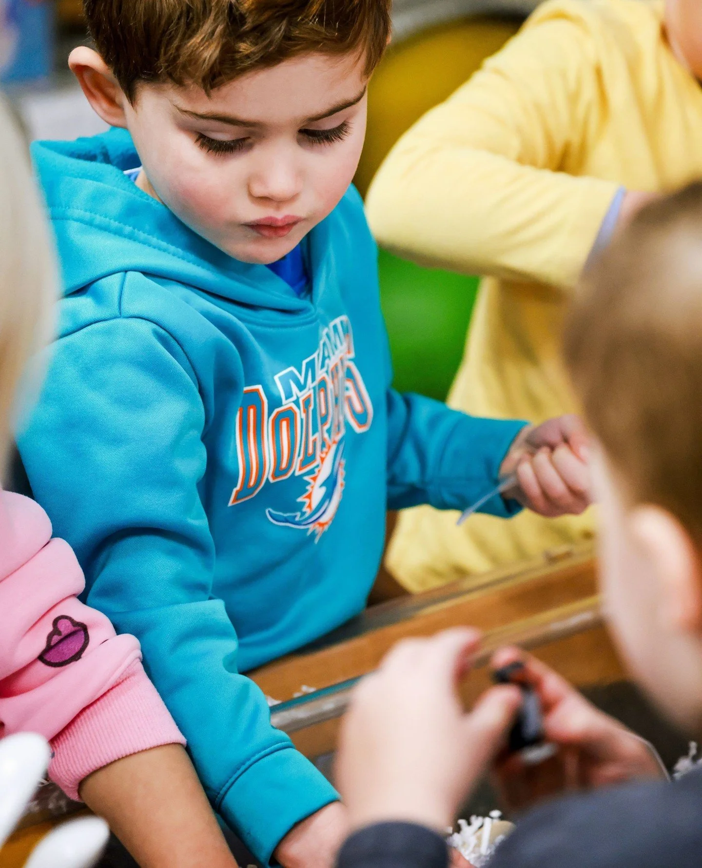 Sensory bins and group sensory activities are powerful tools for teaching children teamwork, social skills, and cooperation, fostering shared exploration and communication. By engaging in hands-on, collaborative play, children learn to share material