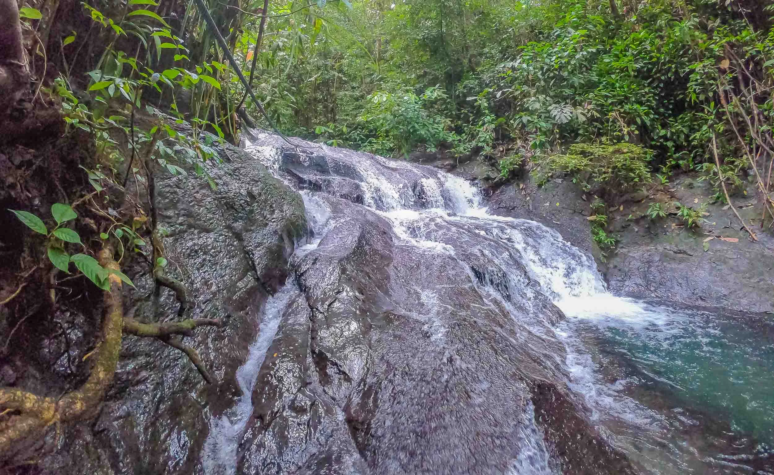 Ulu Temburong Waterfall 01.jpg
