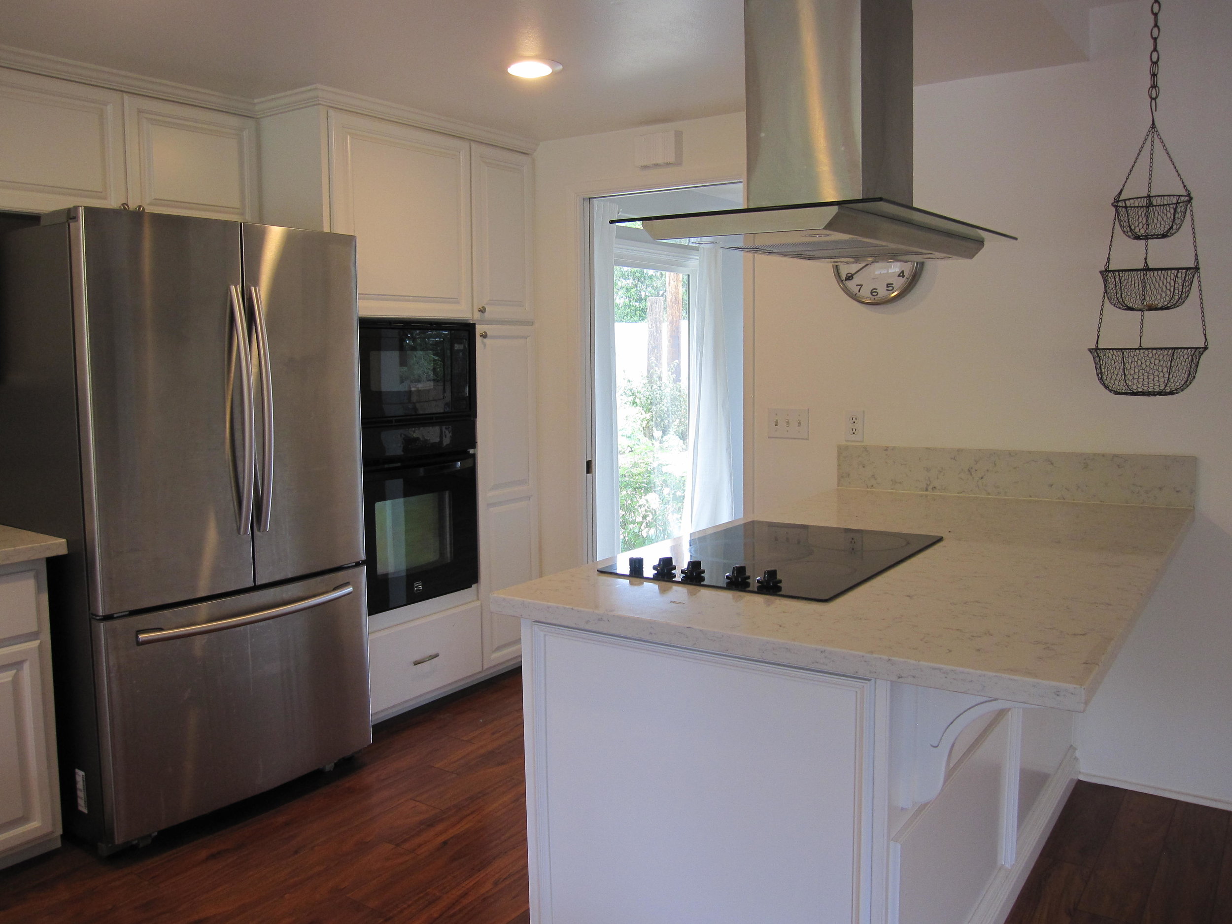 Stainless Steel Appliances and Electric Cooktop