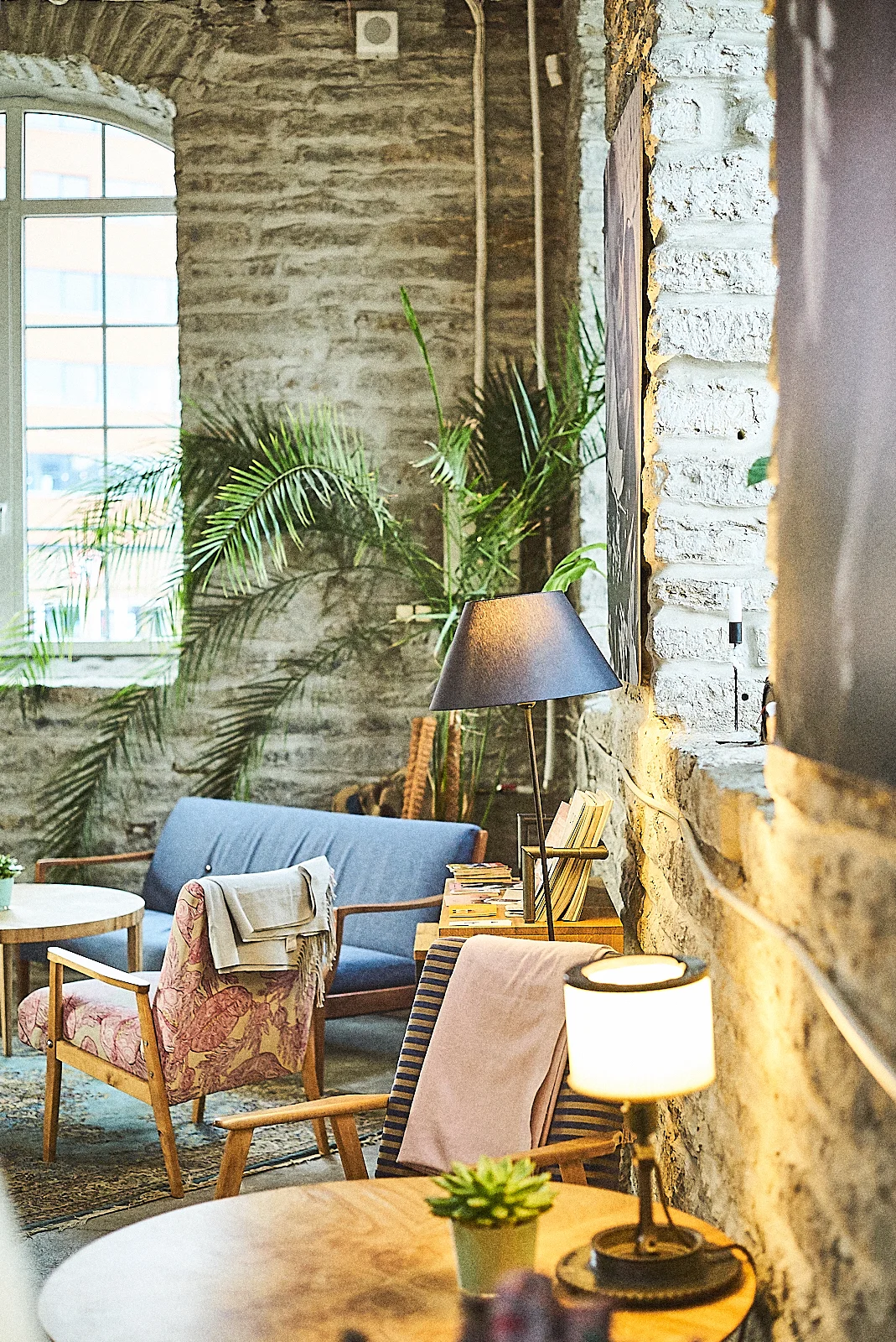 Bun, coffee and sandwich