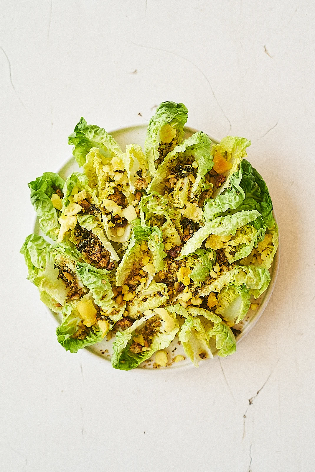 Green salad with breadcrumbs 