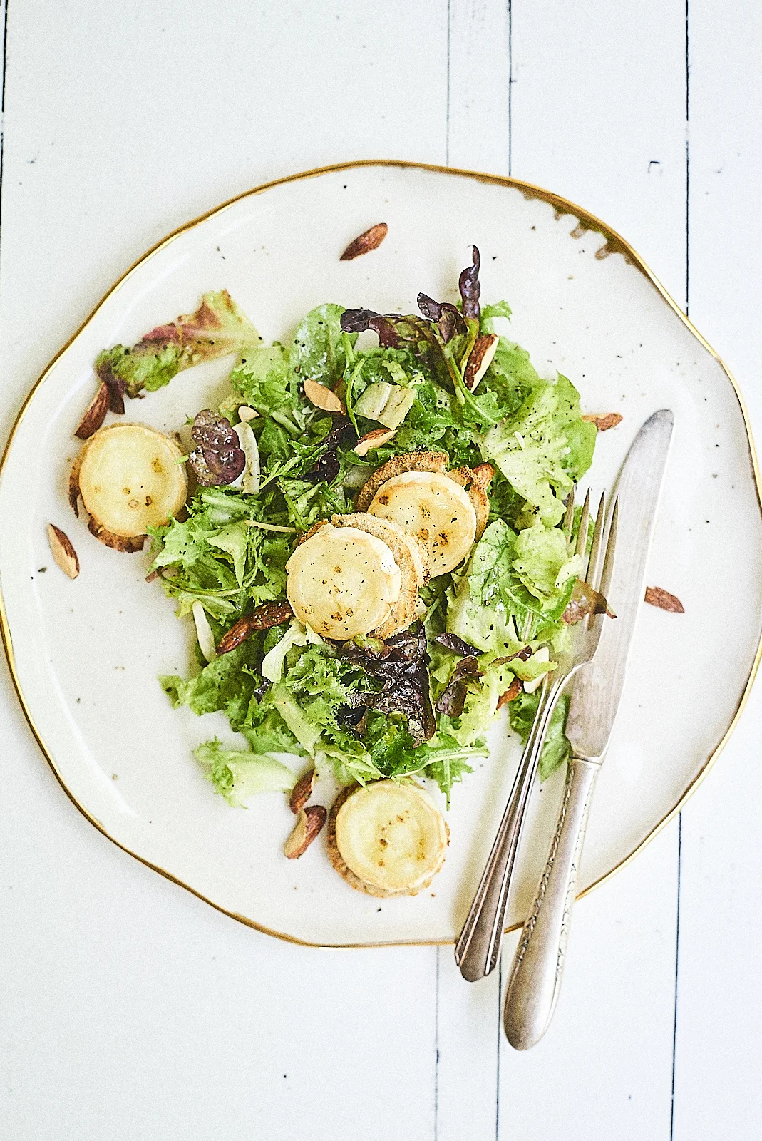 Goat cheese and almond salad