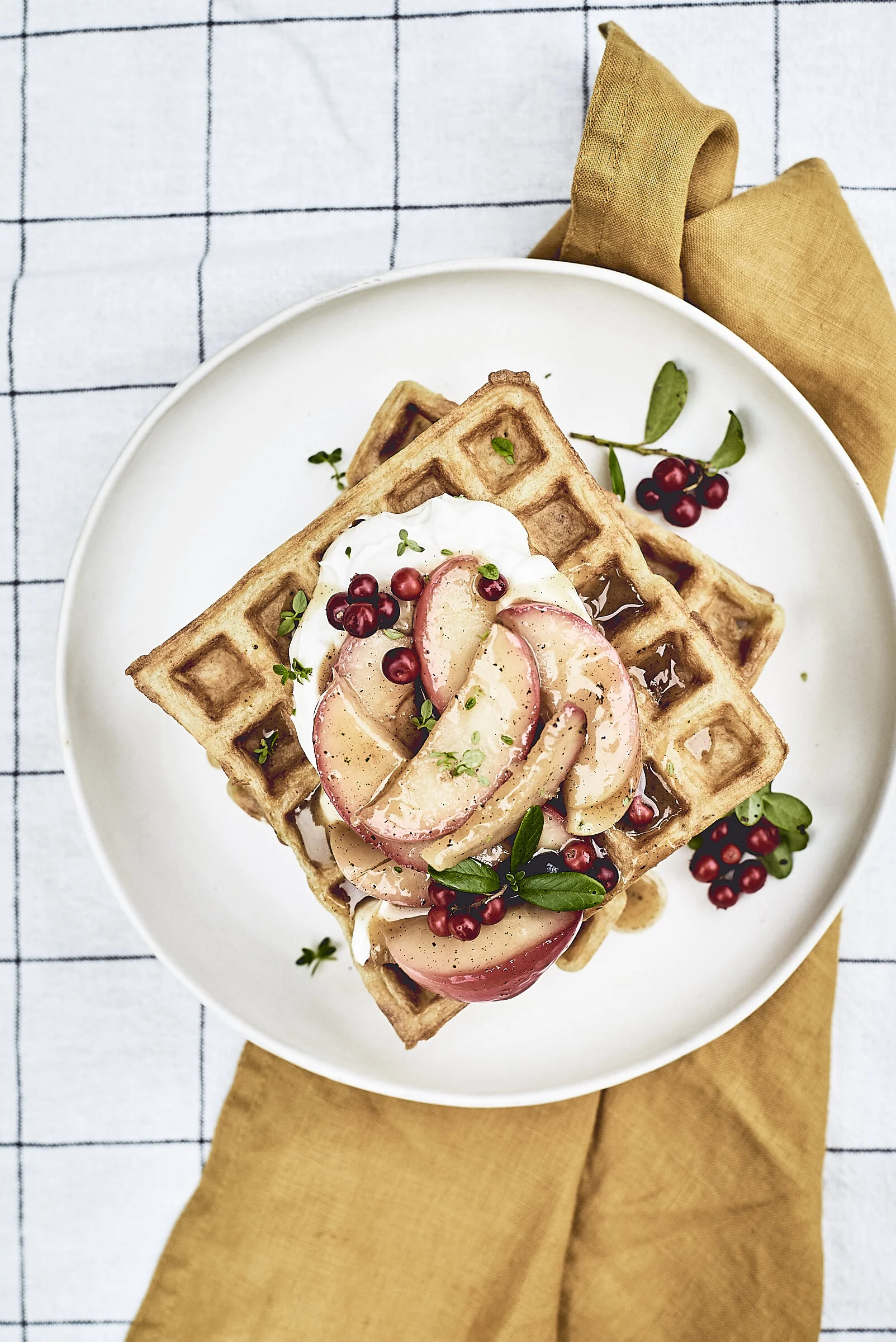 Overnight waffles with apples