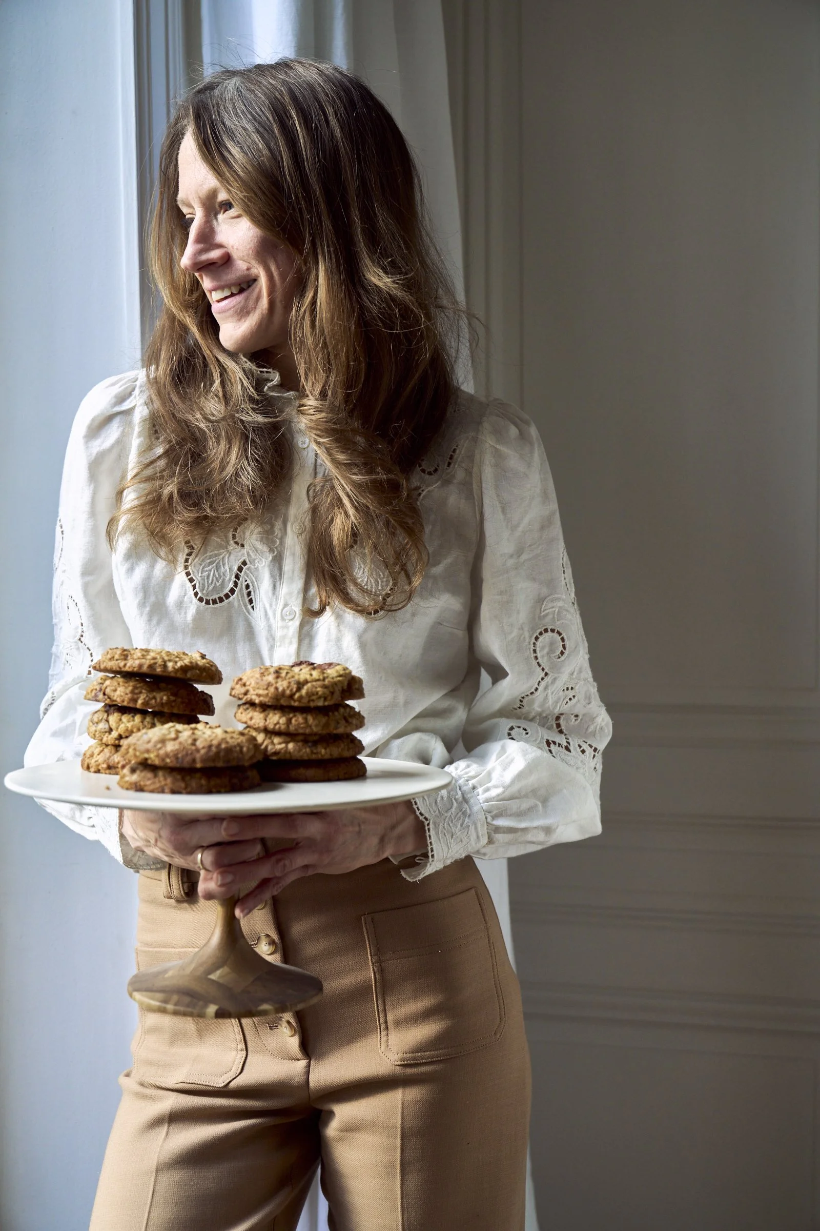 Oat, peanut and chocolate cookies