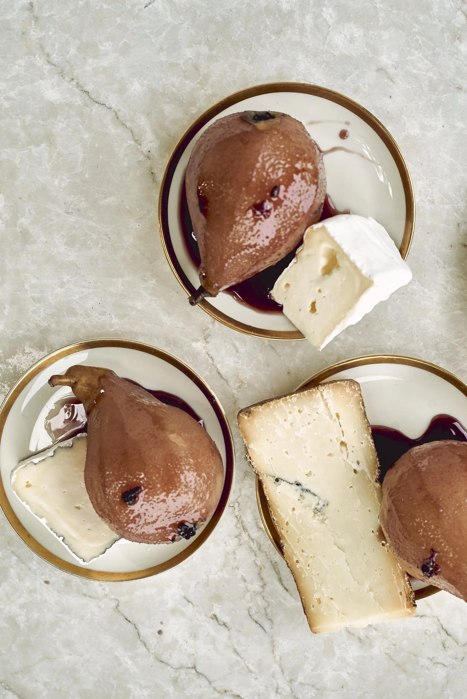 Poached pears with cheese and toast