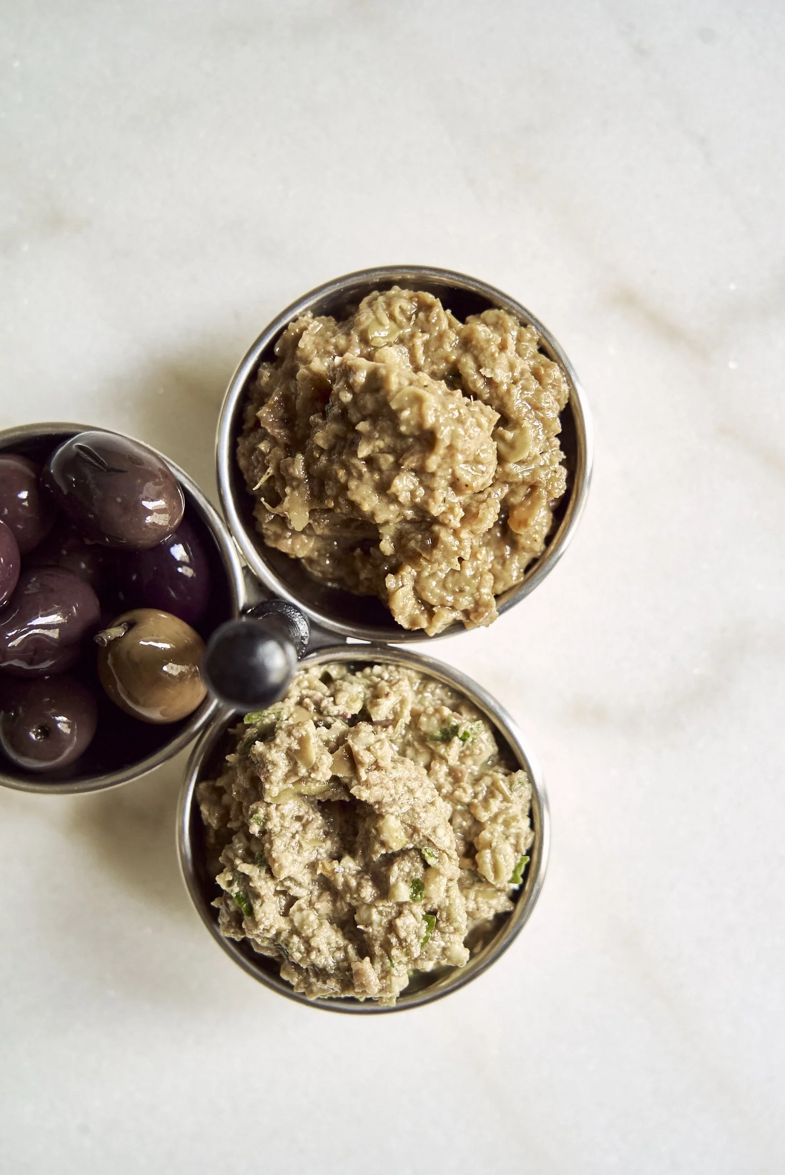 deux tapenades (two tapenades)