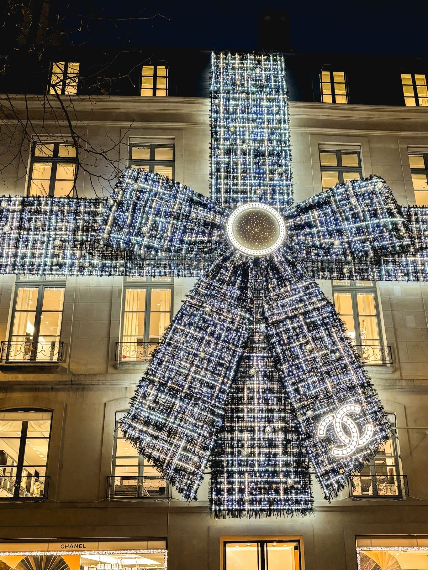 Christmas magic &times; Paris. Honestly, what a beautiful way to start our two-day Paris adventure. Coffee at Noir, lunch at Roasted, chocolates from Michel Cluizel, and then sandwiches, madeleines, tarts and so many little treats in between &mdash; 