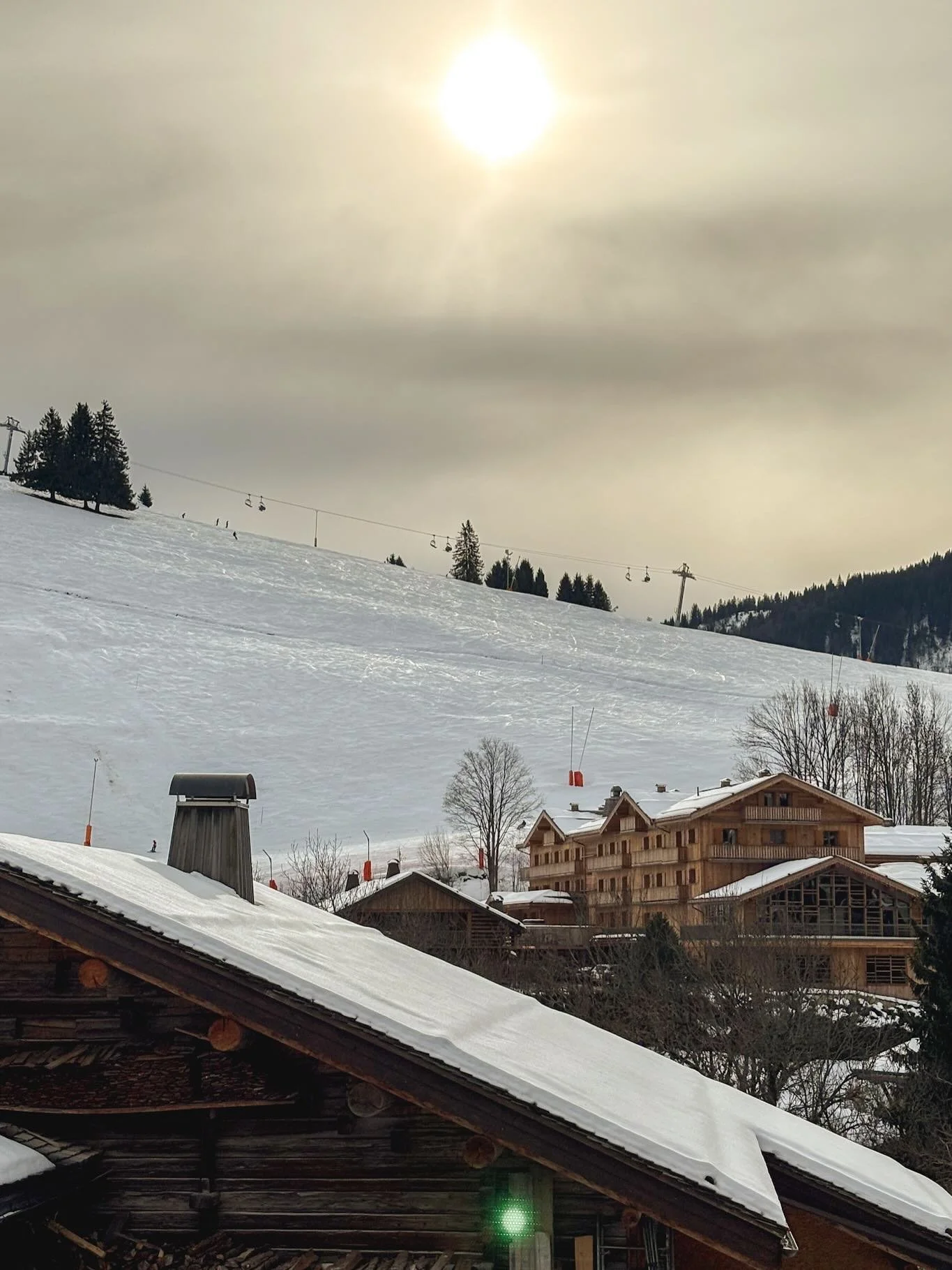 A bit of a two day mountain magic. Le Clusaz. With tiny shops, large slopes, generous people, great selection of cheeses - from Reblouchon to fondue and raclette. My first time walking with raquettes and doing cross country skiing (ski du fond) in 18