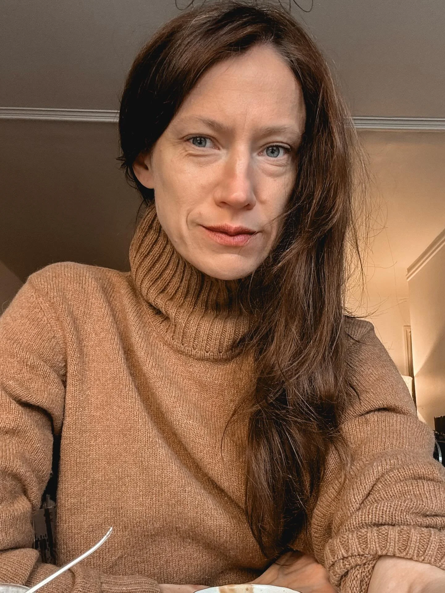 My first selfie in the new apartment. Taken right after realizing I need to wash my hair, not just unpack boxes. Also that I should probably sit down and eat something before fainting. BUT&mdash;this post is not about that.
Last night I had a dream. 