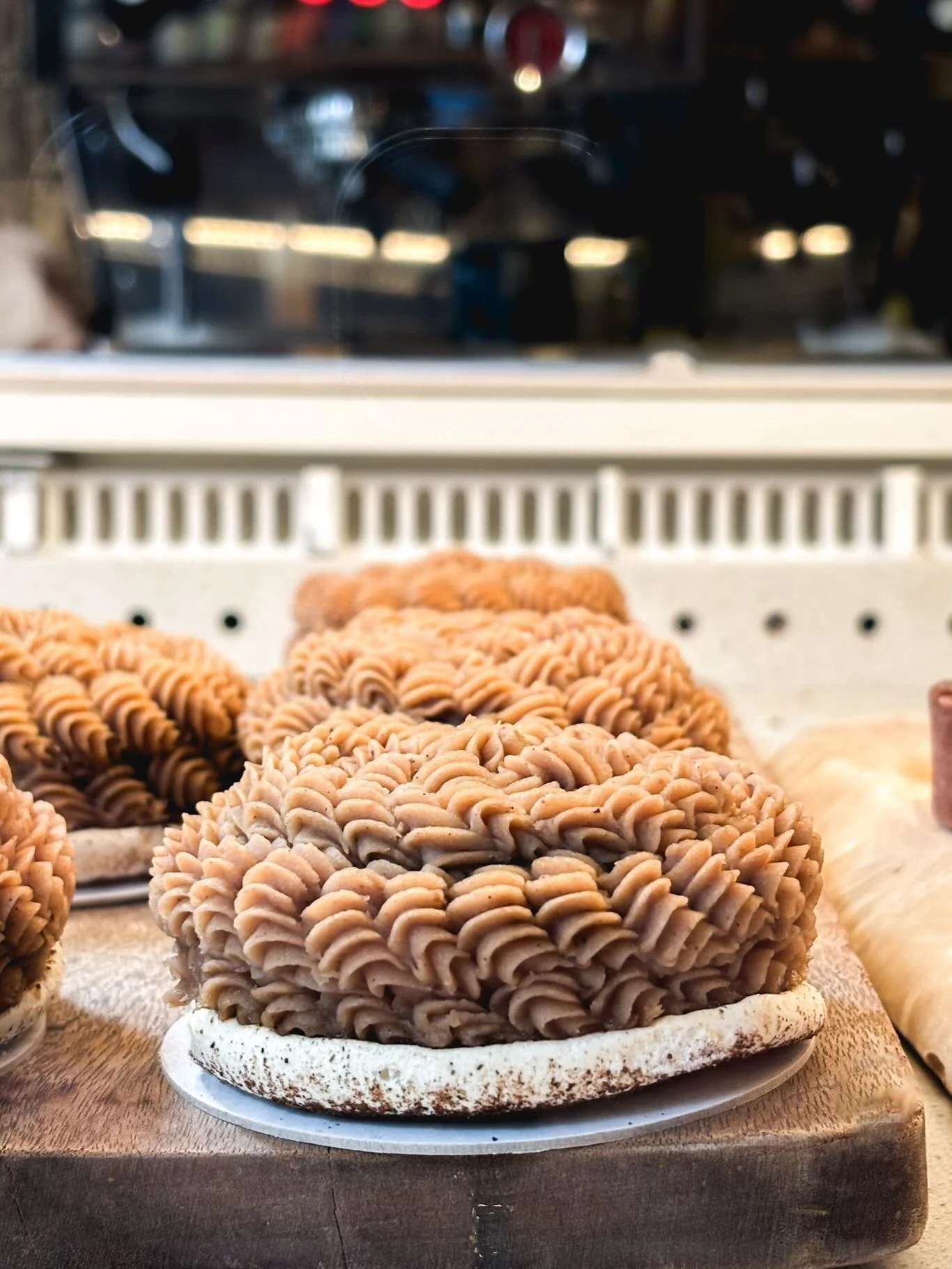 The rain came earlier than expected, and the empty Sunday streets looked a bit sad at times. A few runners passed by the hotel window while I was enjoying my double espresso and soft-boiled eggs. Many more, wet as rats and splashed with water, were c