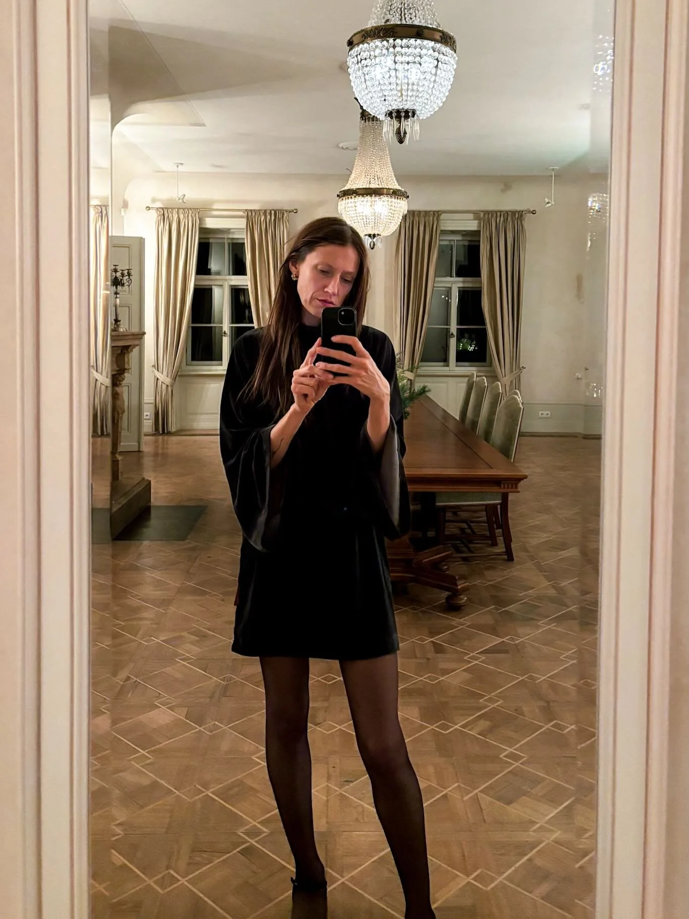 Welcome to my party. Tu ieradīsies 10. aprīlī. Ienāksi pa durvīm un aizmirsīsi par ārpasauli līdz 12. aprīlim, kad ap kādiem 15.00 iziesi pa durvīm skumjās, ka tas ir beidzies. Beigusies nedēļas nogale ar fantastiskiem cilvēkiem, ziedu meistarklasēm,