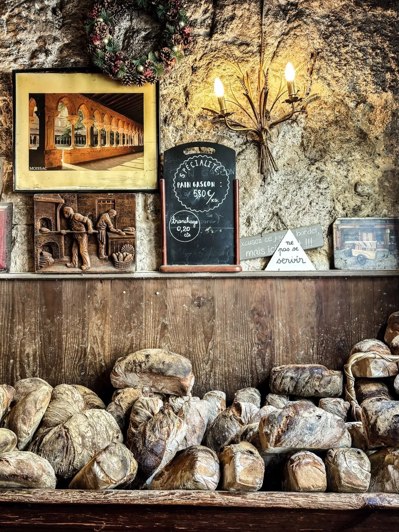 Bordeaux. The part I knew and never knew. The part I absolutely love and the part that&rsquo;s so new to me. In both&mdash;lots of great coffee, wine, food, music and shops I love.

Still my favourite place &ndash; rue Notre-Dame
Excellent canel&eacu