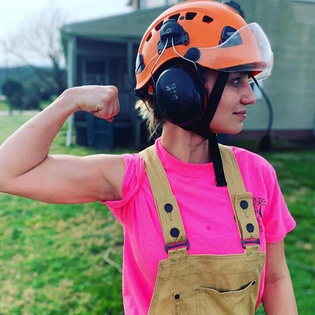 How many women do you know that would work with their husband doing tree work? I bet the same amount of one leg tree guys you know!! #craggsgocountry #treebiz #familyworkstogether #workhardstayhumble